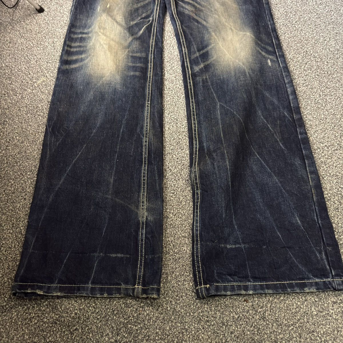 Le Grande Bleu (L.G.B.) 🔥🇯🇵 Studded Gem Bootcut RedPepper Gold Label Distressed Denim Size US 34 / EU 50 - 7 Thumbnail