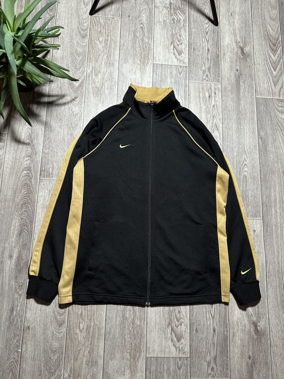 Nike Vintage Nike Track Top Jacket Gold Logo Drill y2k Size US L / EU 52-54 / 3 - 1 Thumbnail