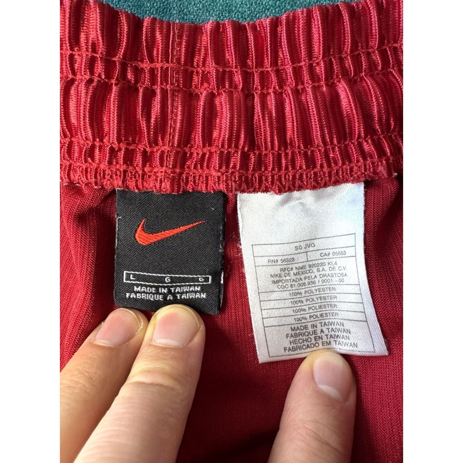 Nike VINTAGE Nike Shimmer Y2K Red Long Basketball Shorts Elastic Tie Waist Men's L 9” Inseam Size US 33 - 3 Thumbnail