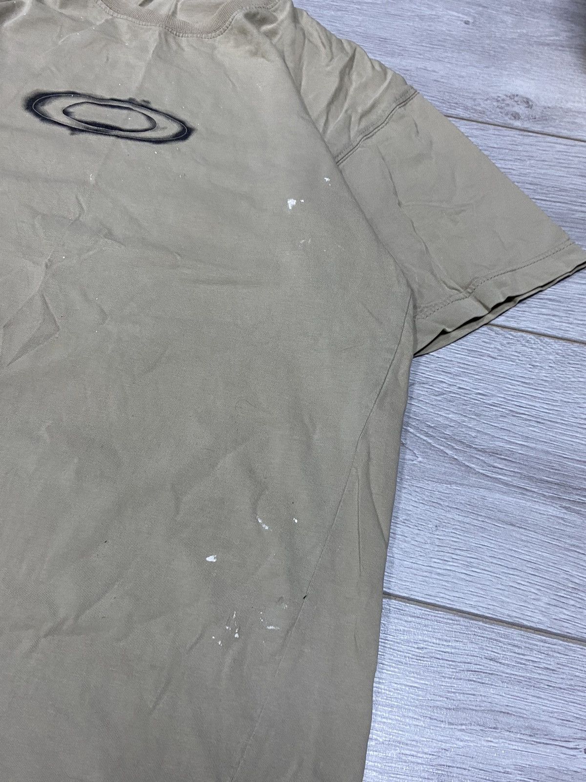 Vintage Oakley vintage painted distressed big logo circle t-shirt Size US M / EU 48-50 / 2 - 5 Thumbnail
