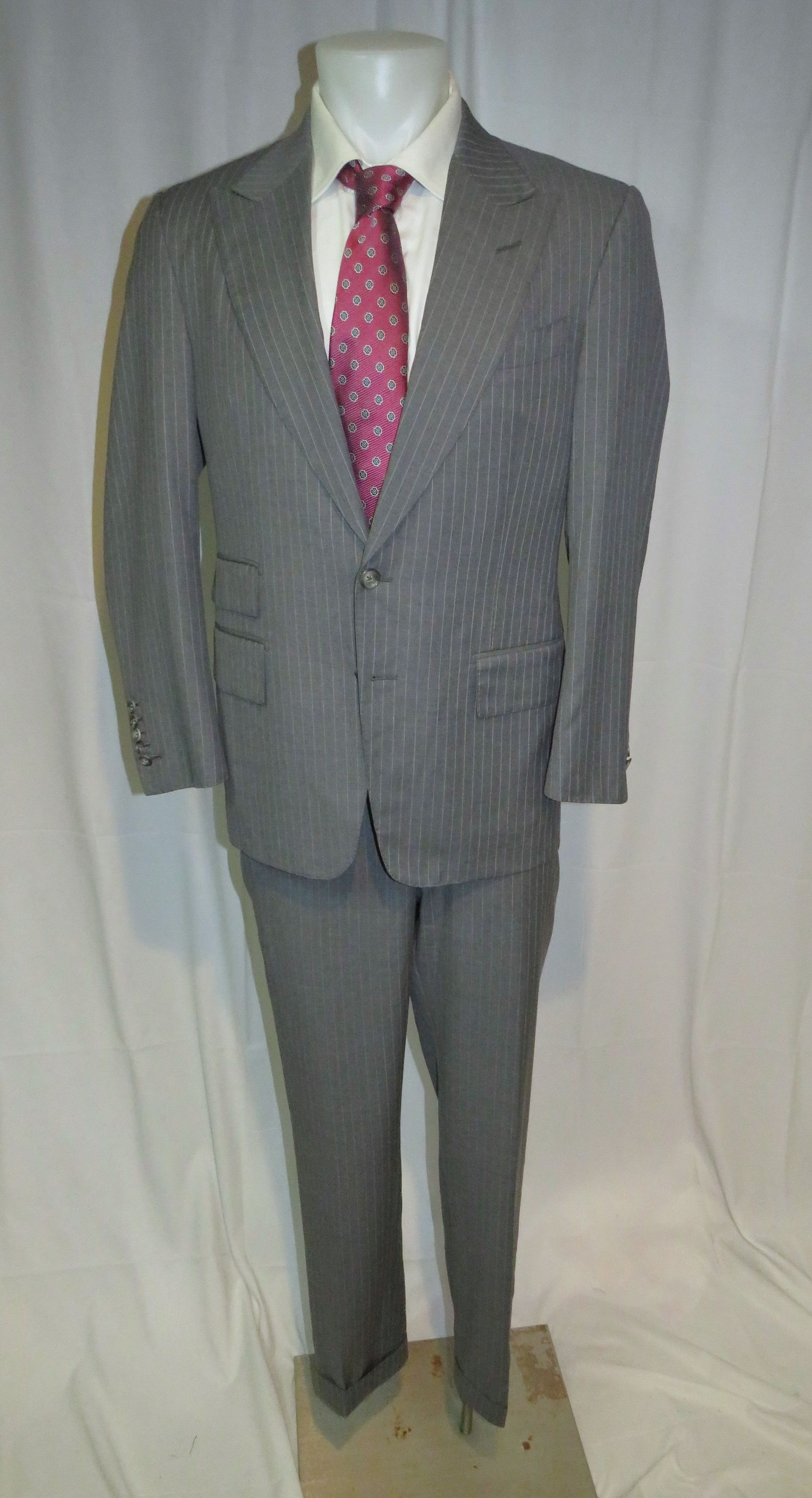 Tom Ford Shelton Gray Stripe Current Two Button Suit 40R Size 40R - 1 Thumbnail