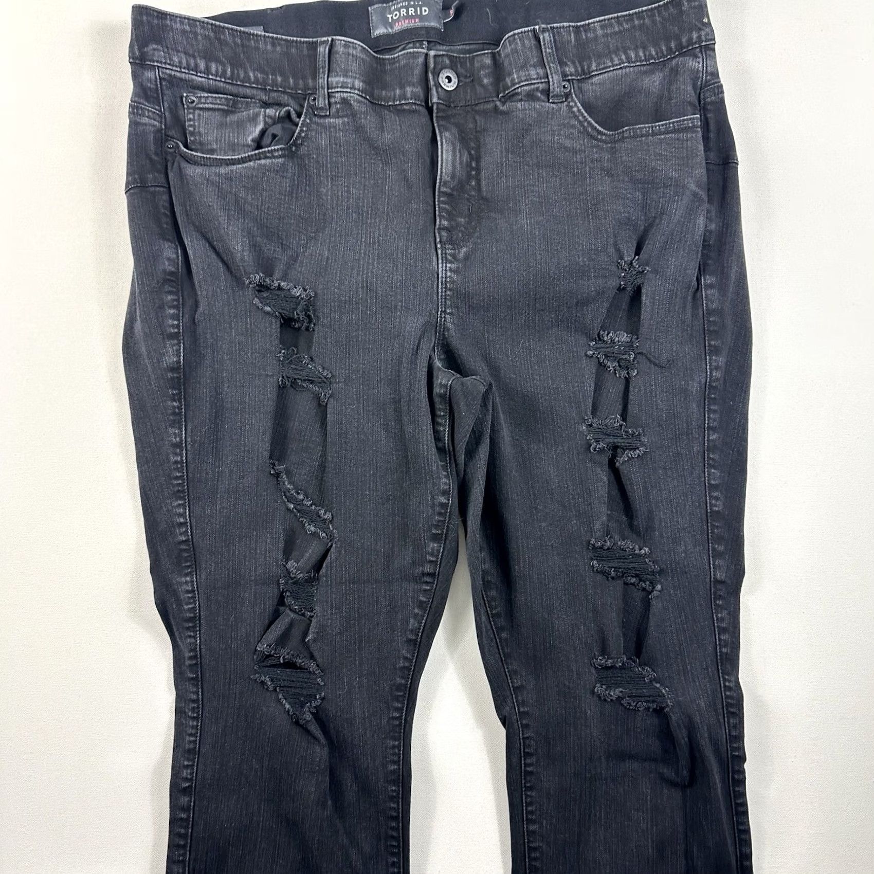 Torrid VINTAGE Torrid Jeans 24T Womens Black Bombshell Skinny Premium Stretch Distressed Size 42" / US 20 - 3 Thumbnail