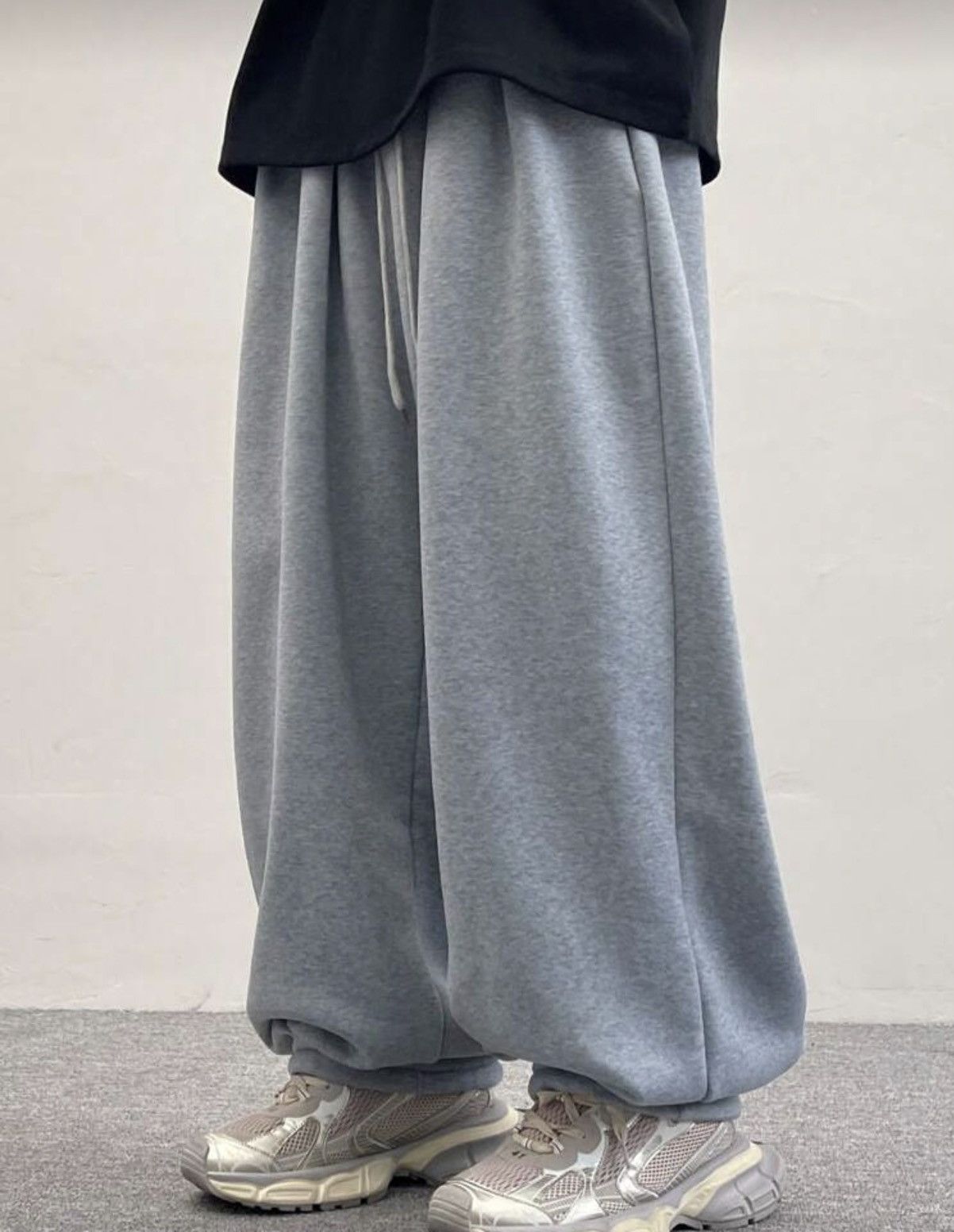 Japanese Brand Wide-Leg Baggy Sweatpants Size US 33 - 6 Thumbnail