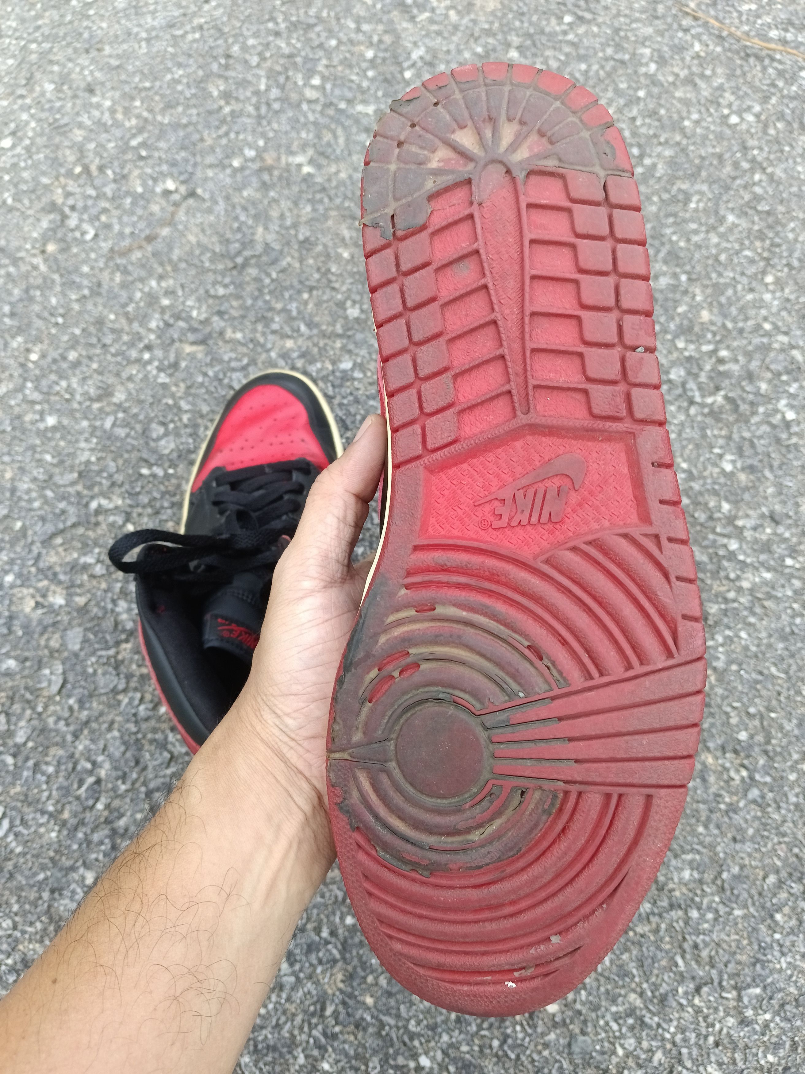 Jordan Brand NIKE AIR JORDAN 1 RETRO BRED 2001 VINTAGE SNEAKERS Size US 10 / EU 43 - 10 Thumbnail