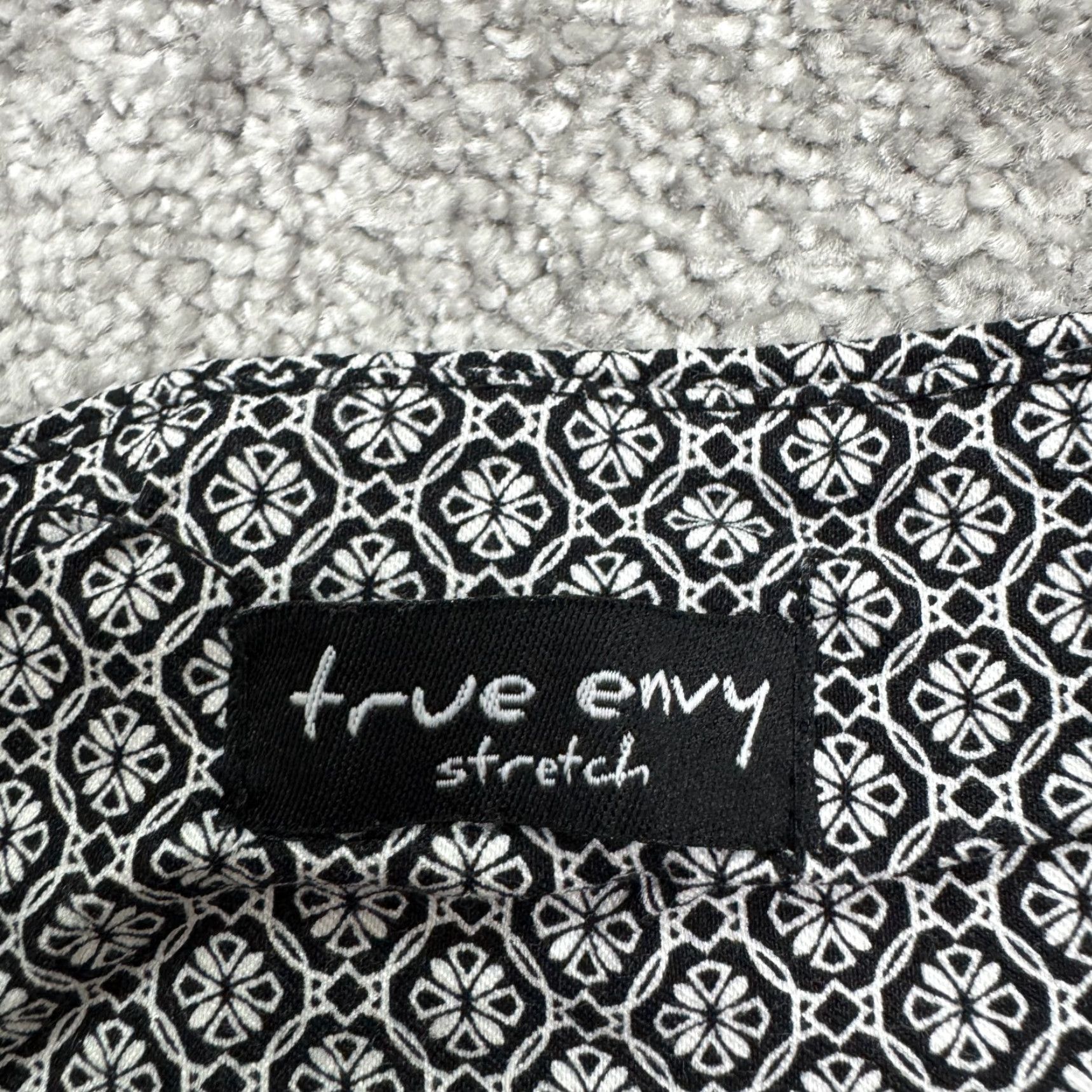Vintage VINTAGE True Envy Geometric Medallion Pencil Skirt Womens Large Knee Length Stretch Office Wear Business Casual Travel Mode Women's Size 36" / US 14 / IT 50 - 4 Thumbnail
