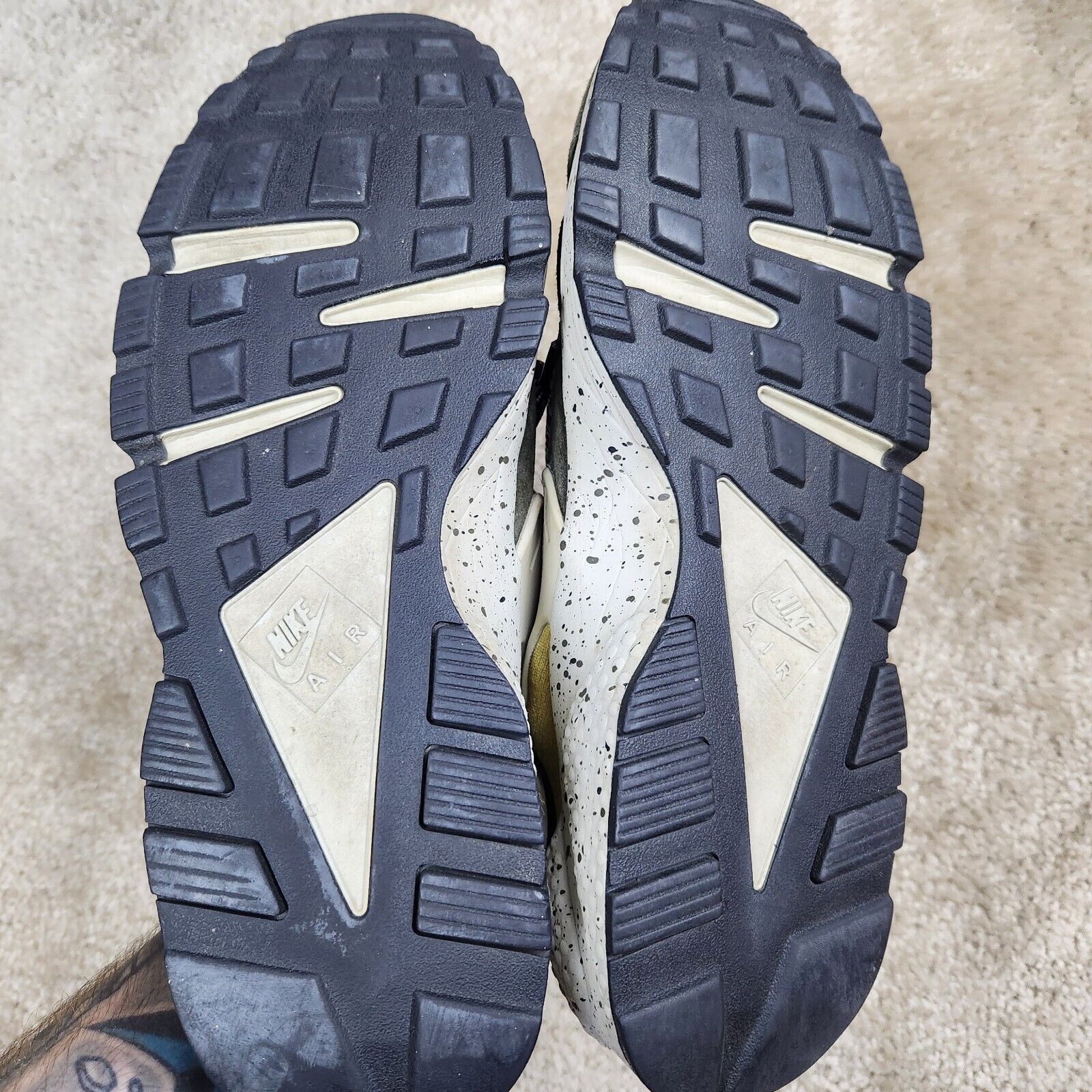 Nike Nike Air Huarache Black / Desert Moss - Solar Red Sz 10.5 Size US 10.5 / EU 43-44 - 8 Thumbnail