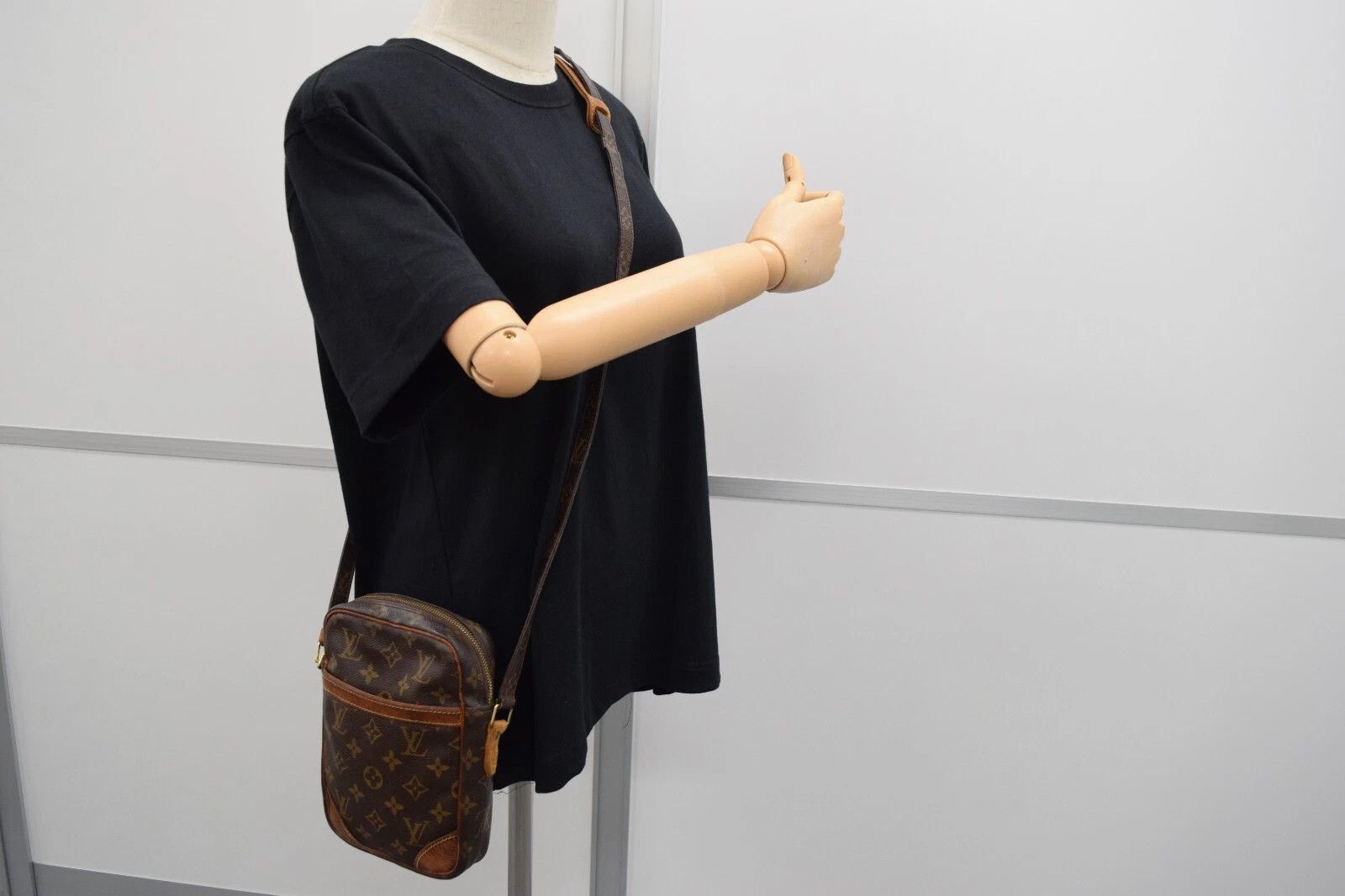 Louis Vuitton Auth Louis Vuitton Danube Crossbody Bag Monogram M45266 Size ONE SIZE - 3 Thumbnail