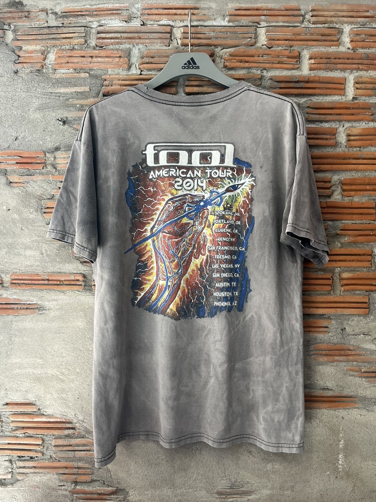 Band Tees Vintage TOOL American Tour 2014’s Sun Faded Tshirt Size US L / EU 52-54 / 3 - 3 Thumbnail