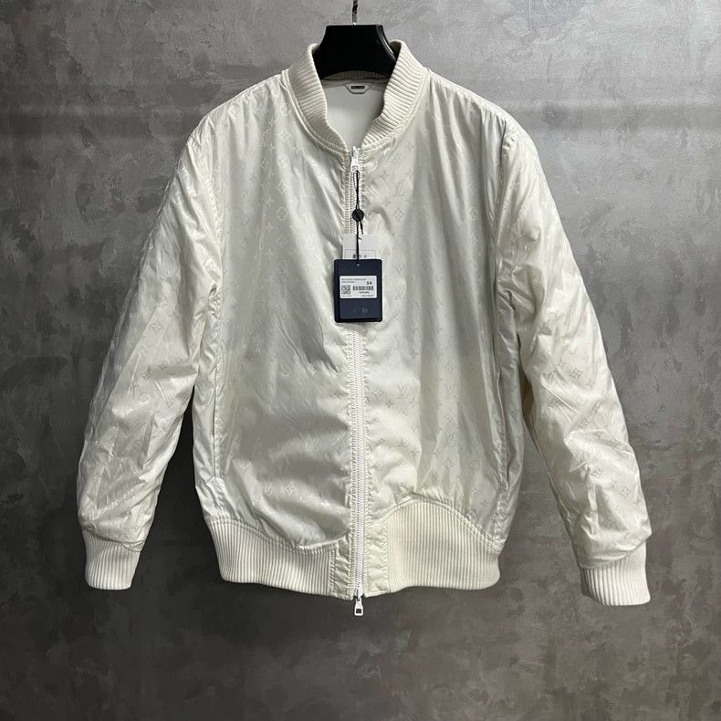Louis Vuitton Louis Vuitton White full printed cowhide zippered collar r Size US L / EU 52-54 / 3 - 4 Thumbnail