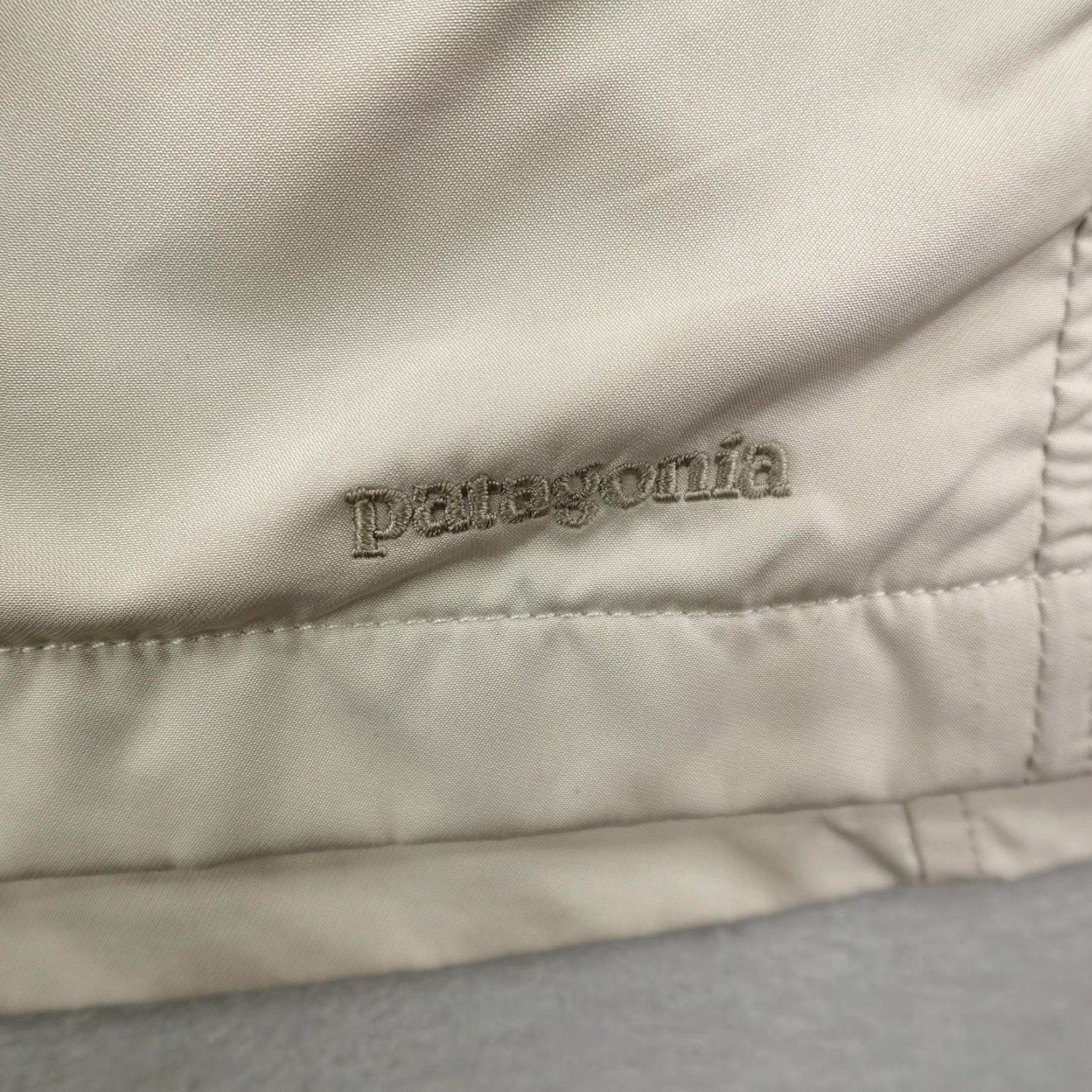 Patagonia Patagonia Coat Windbreaker Women M Pumice Gray Full Zip Hooded Nylon Pockets Logo Zip Mid-Length Windproof Size M / US 6-8 / IT 42-44 - 4 Thumbnail