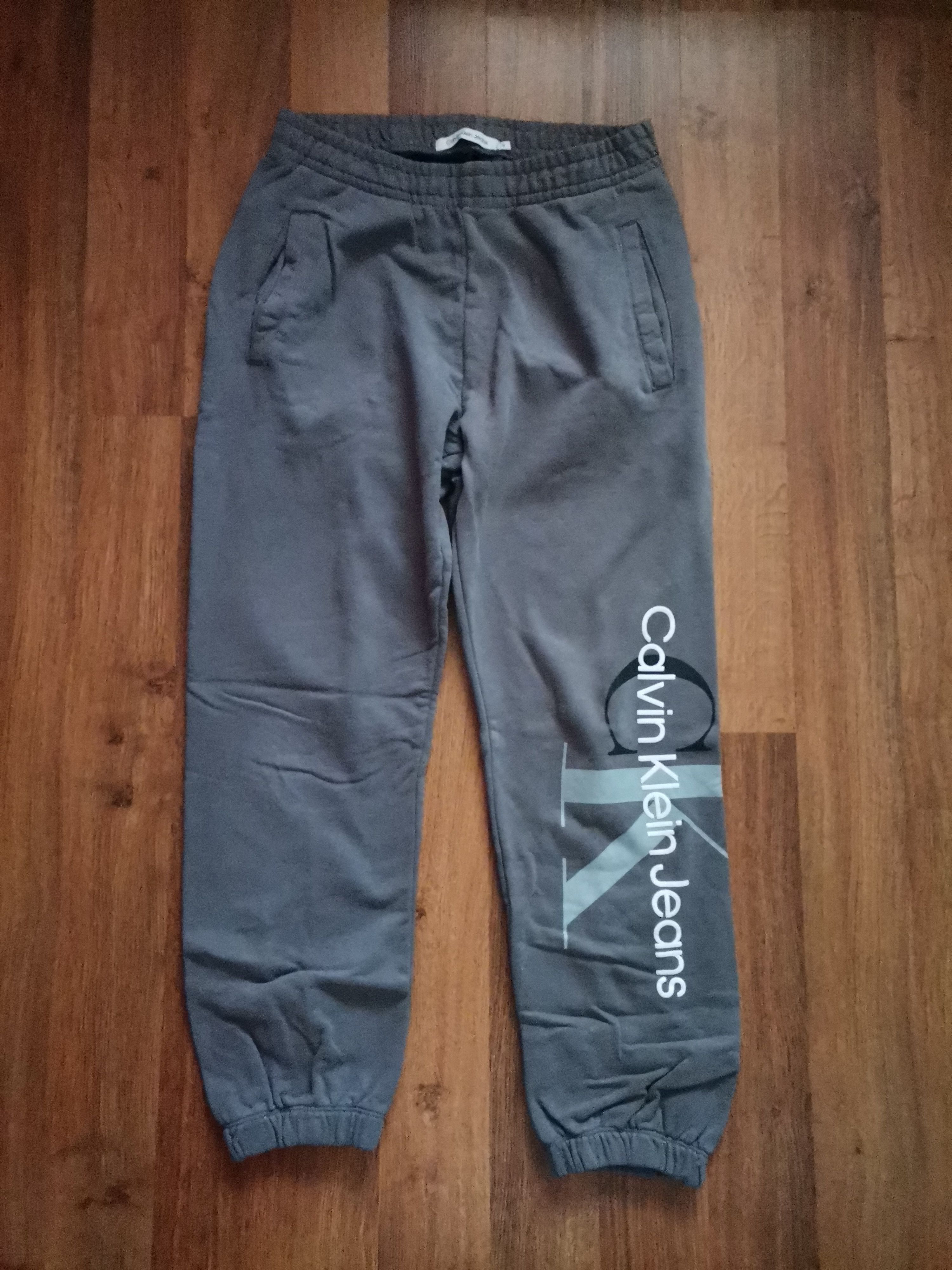 Calvin Klein Calvin Klein Jeans Sweatpants Size US 30 / EU 46 - 1 Thumbnail