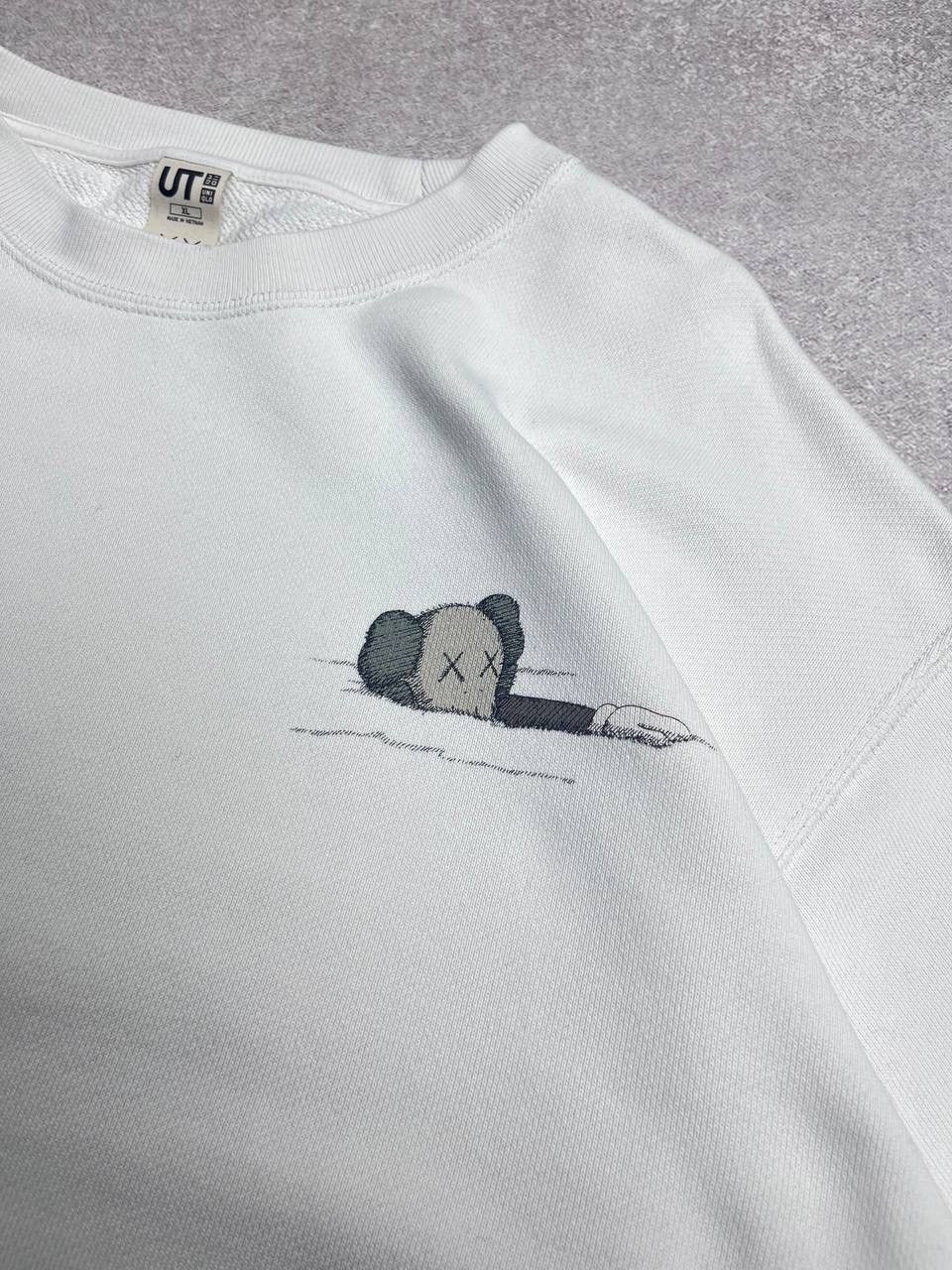 Kaws × Uniqlo Kaws x Uniqlo Boxy Sweatshirt XL Size US XL / EU 56 / 4 - 6 Thumbnail