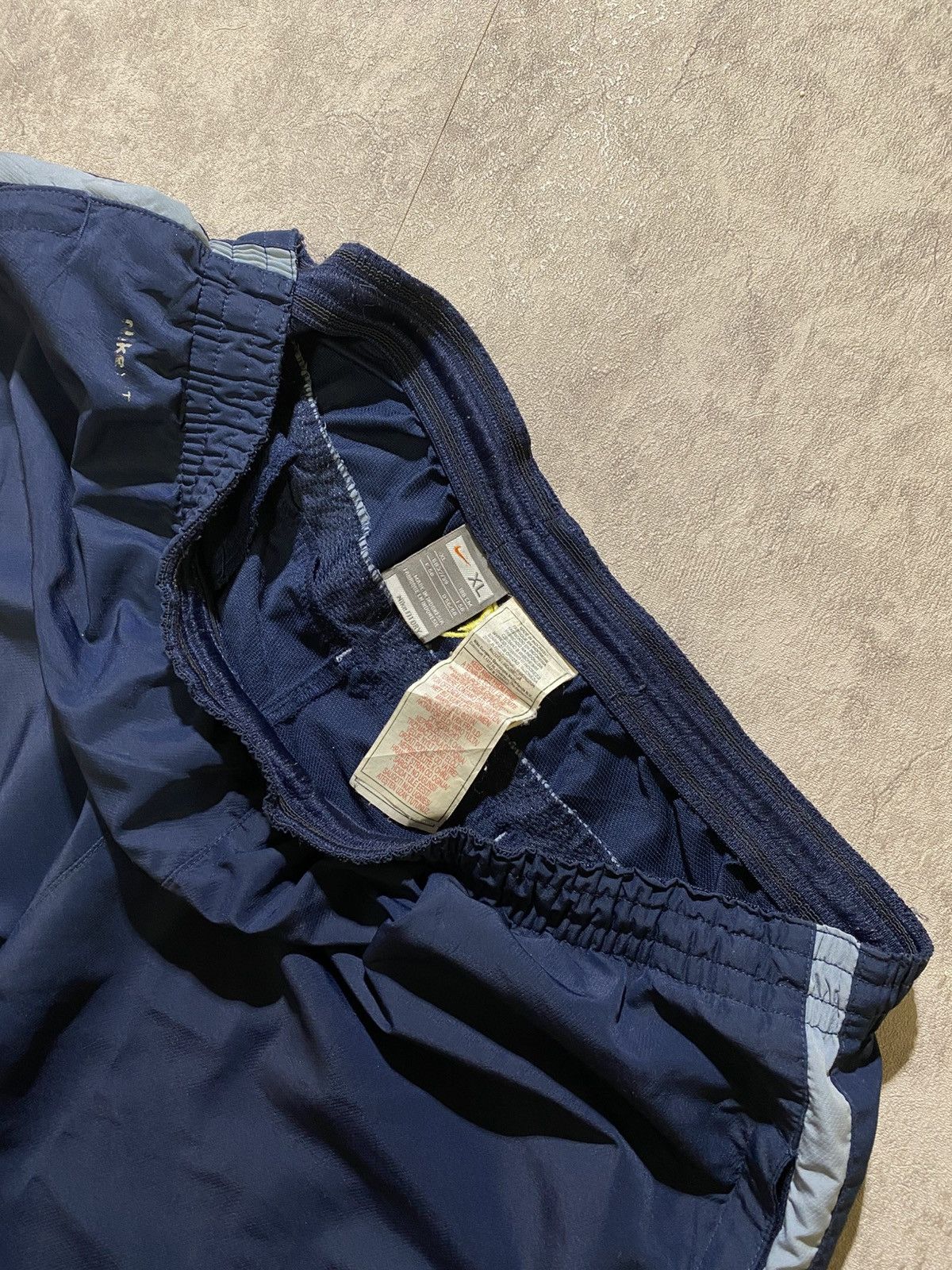 Nike Vintage Nike Navy Blue Track Pants “90” Logo Size US 36 / EU 52 - 11 Thumbnail
