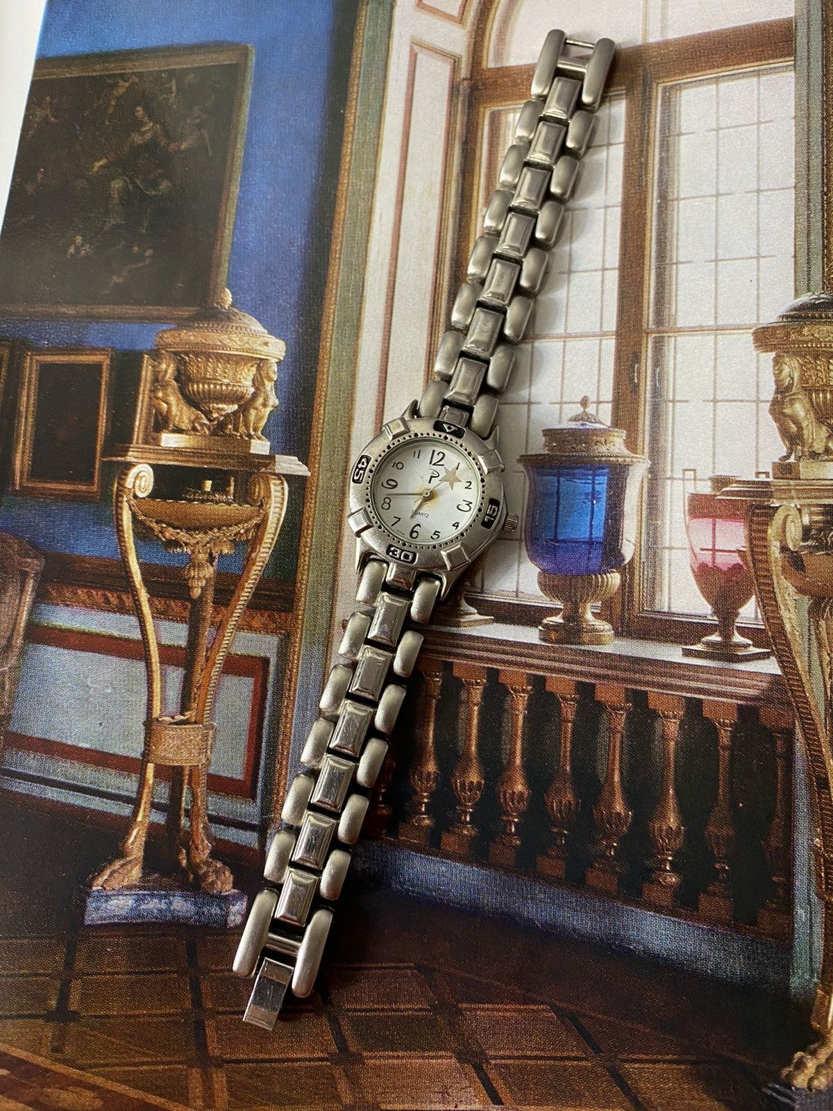 Vintage P Quartz Star Japan Retro Watch
