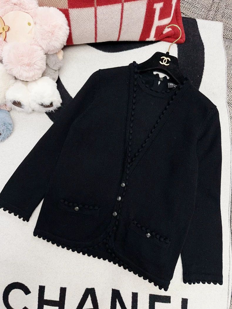 Chanel Chanel Black fake two-piece cashmere sweater Size XS / US 0-2 / IT 36-38 - 8 Thumbnail