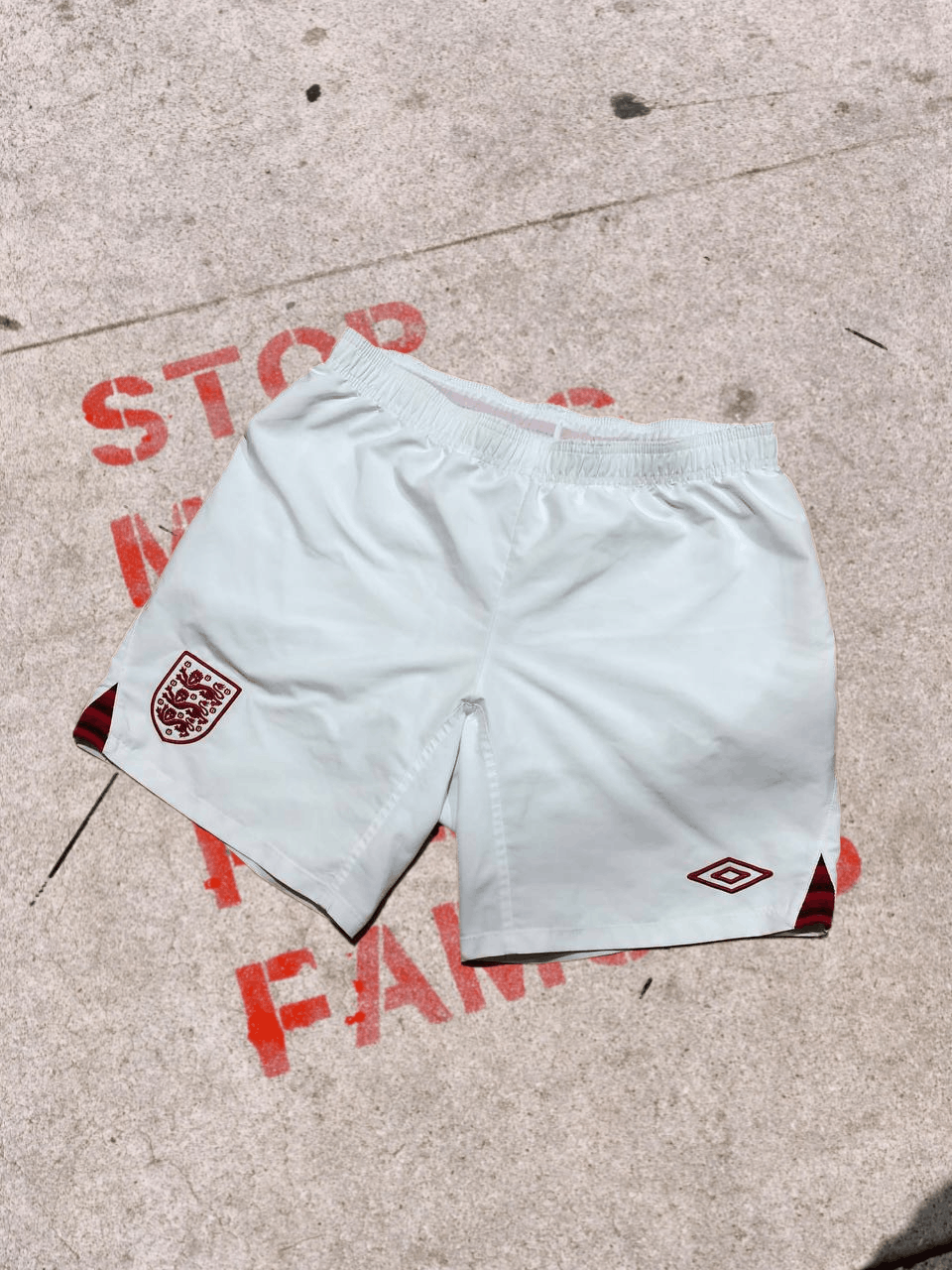 Umbro Vintage 90s Umbro shorts streetwear monogrammed y2k Size US 32 / EU 48 - 1 Thumbnail