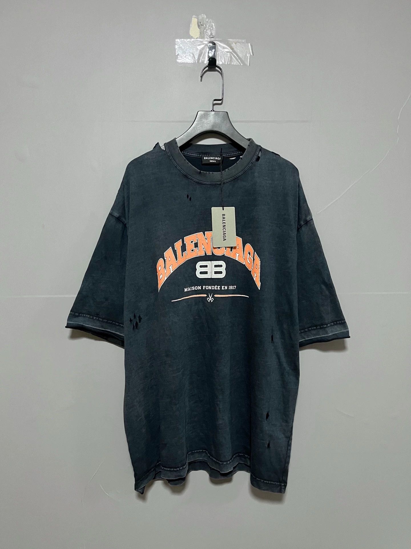 Balenciaga Balenciaga doing old damage with double B scissors logo and short sleeves Size US L / EU 52-54 / 3 - 1 Thumbnail