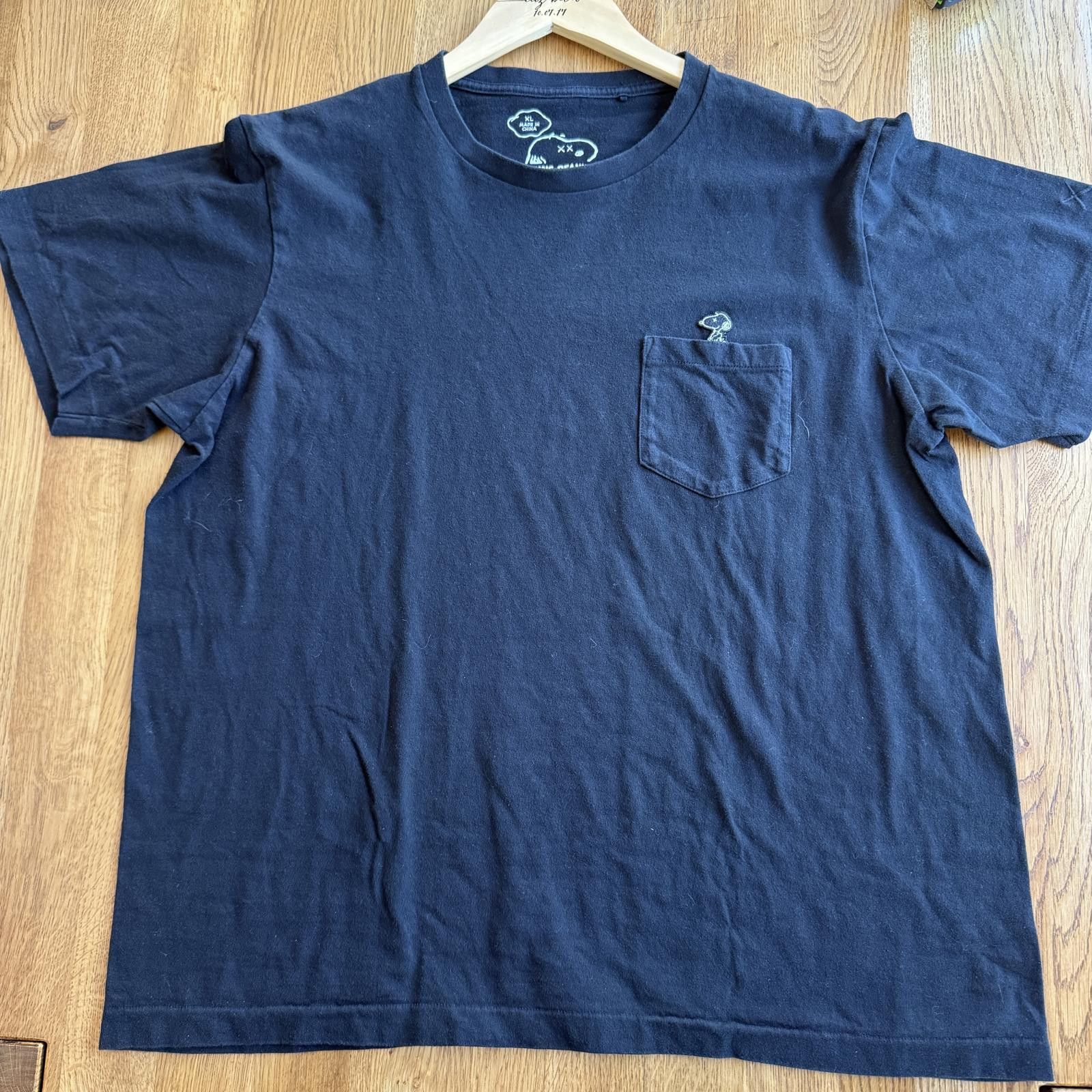 Uniqlo KAWS Uniqlo Snoopy Pocket T-Shirt Rare Size XL Size US XL / EU 56 / 4 - 1 Thumbnail