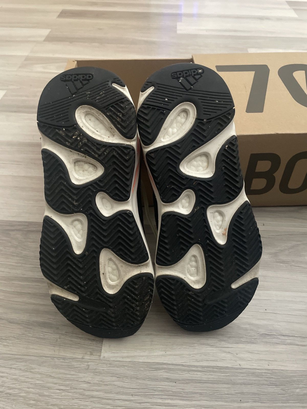 Yeezy Yeezy Boost 700 wave runner Size US 8.5 / EU 41-42 - 5 Thumbnail