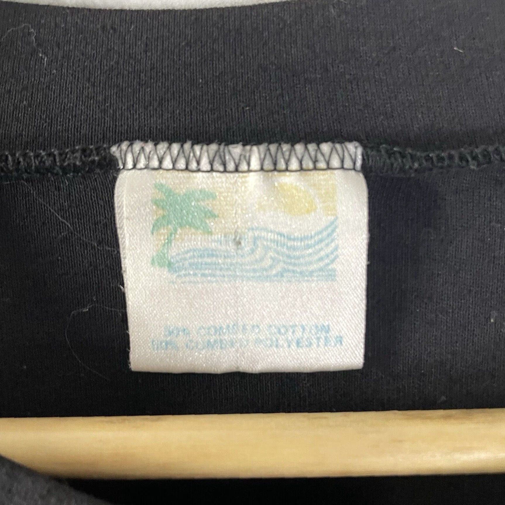 Vintage VINTAGE Unbranded Graphic Tee Caribbean Islands Cotton Blend Black Mens Medium Single Stitch Size US M / EU 48-50 / 2 - 4 Thumbnail