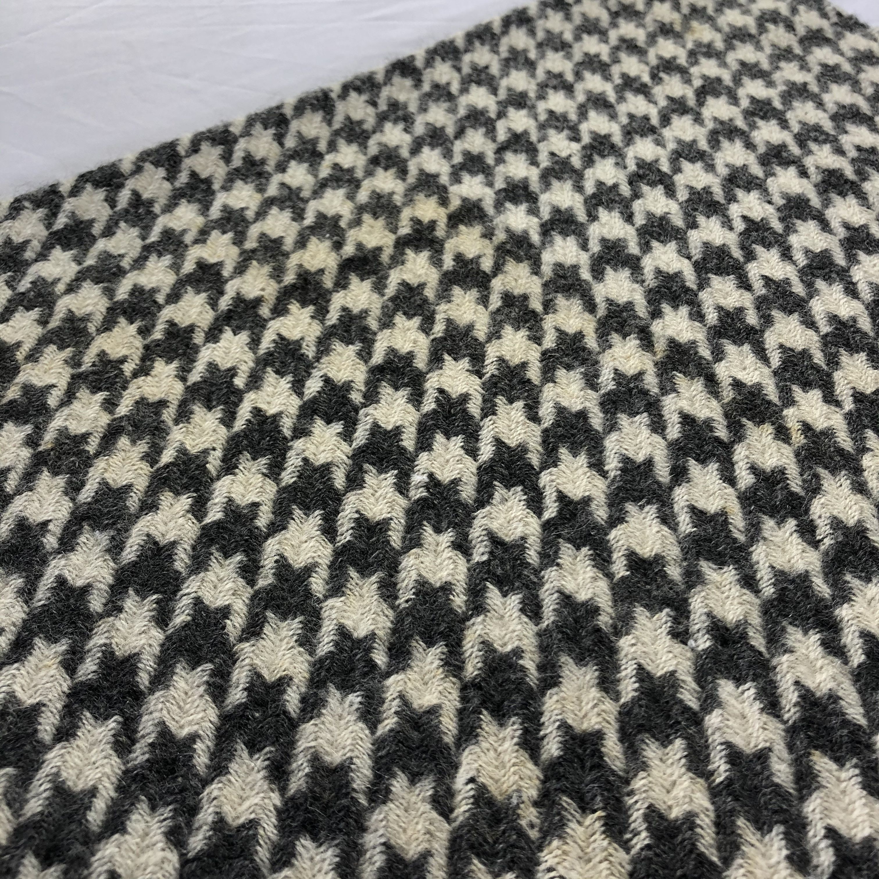 Pierre Balmain Balmain Houndstooth Cashmere Scarf Muffler Neckwear V2407 Size ONE SIZE - 10 Thumbnail