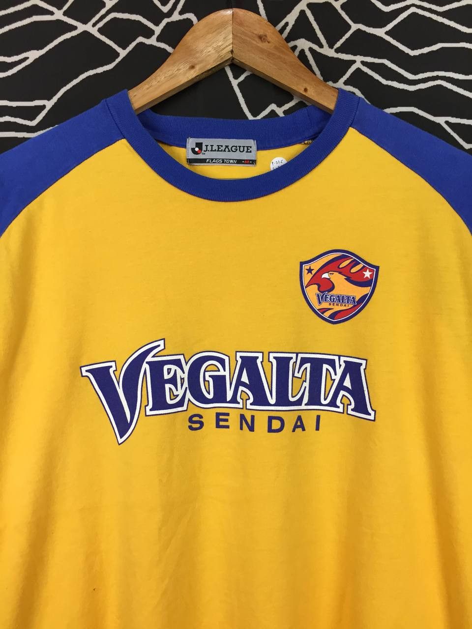 Japanese Brand Vtg Flags Town J.League Vegalta Sendai Raglan Tee Size US M / EU 48-50 / 2 - 3 Thumbnail