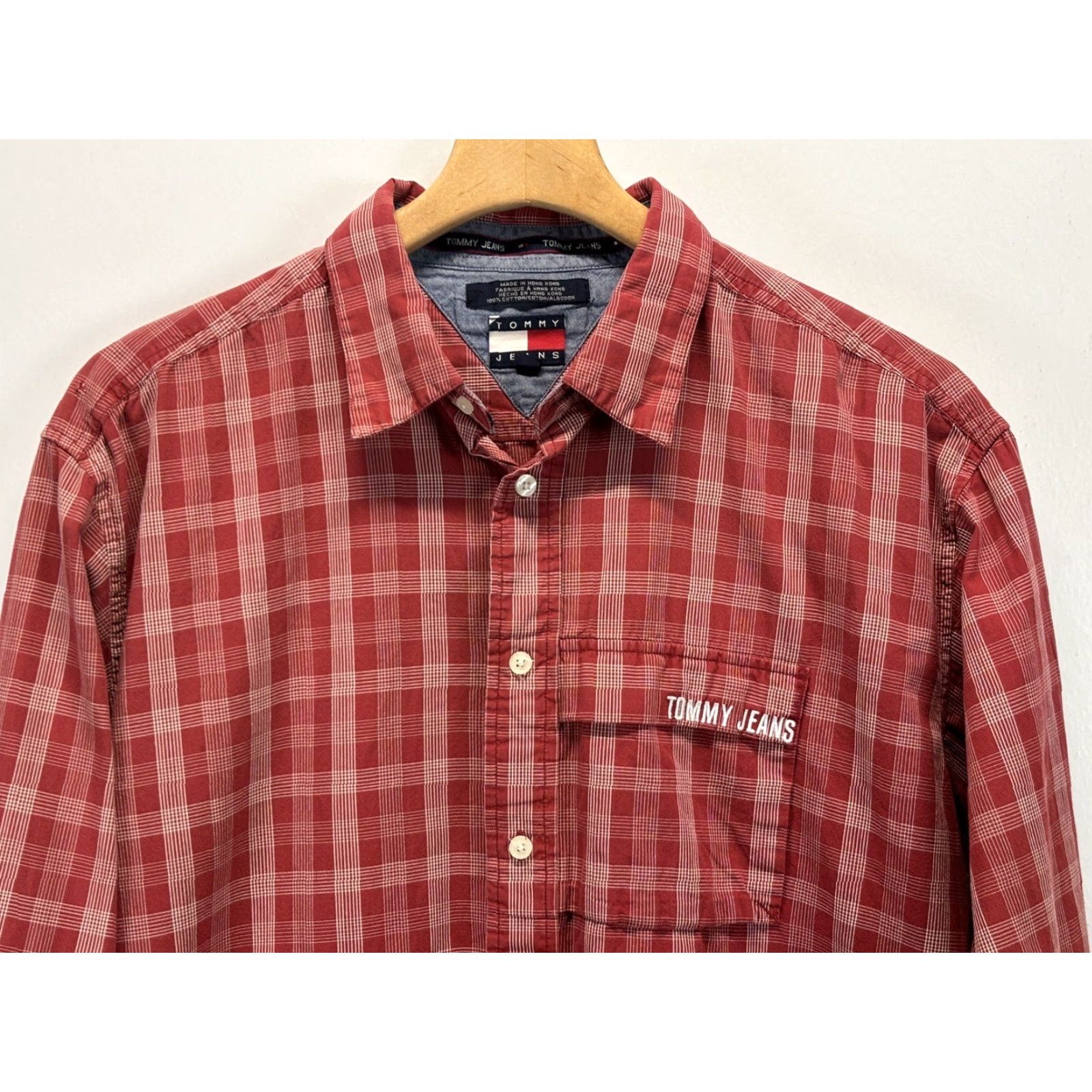 Tommy Hilfiger VINTAGE Tommy Hilfiger Jeans Button-Up Shirt L Red Cotton Long Sleeve Mens Size L Holiday Spellout READ Y2K Size US L / EU 52-54 / 3 - 3 Thumbnail