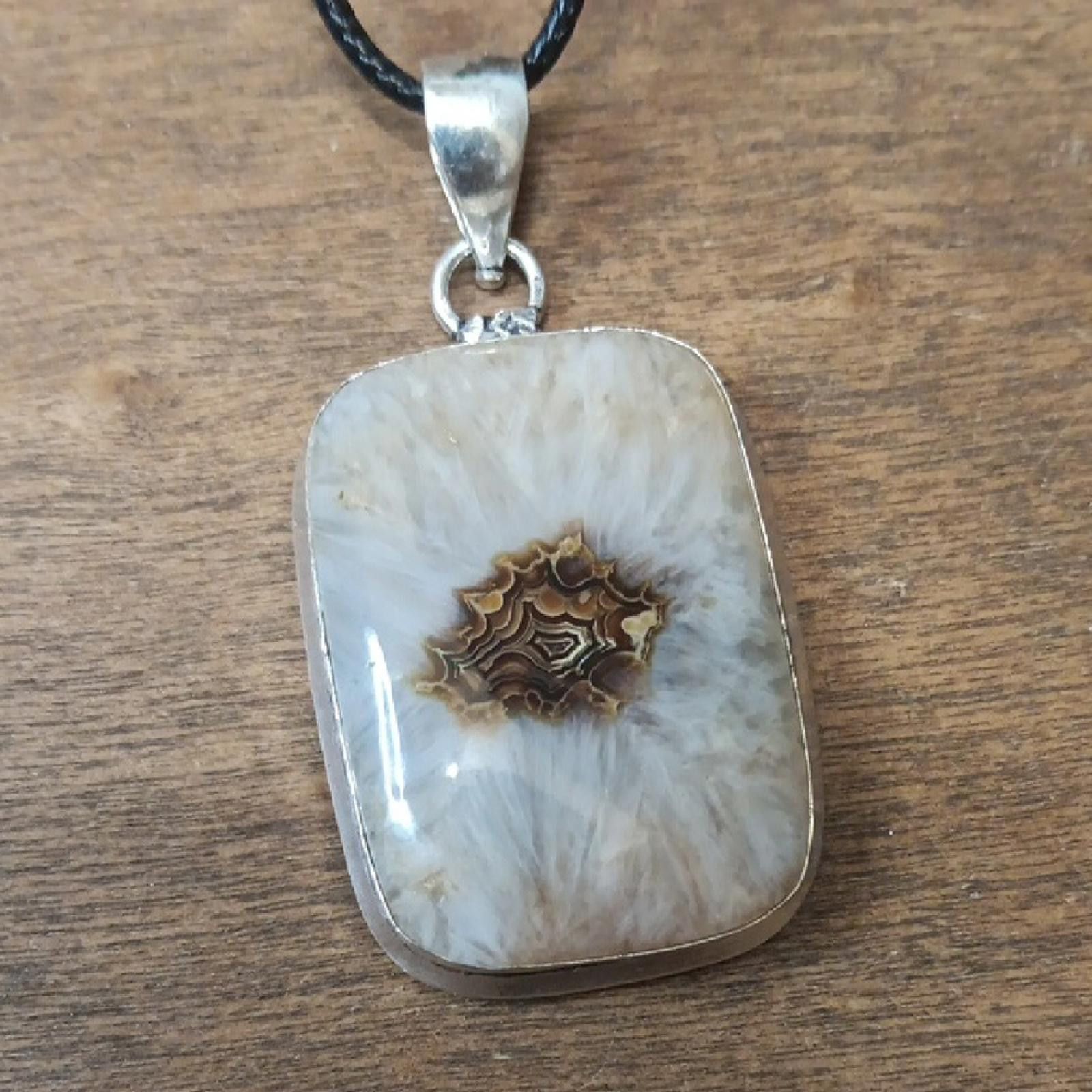 Designer Elegant Solar Agate Pendant Necklace Size ONE SIZE - 1 Thumbnail
