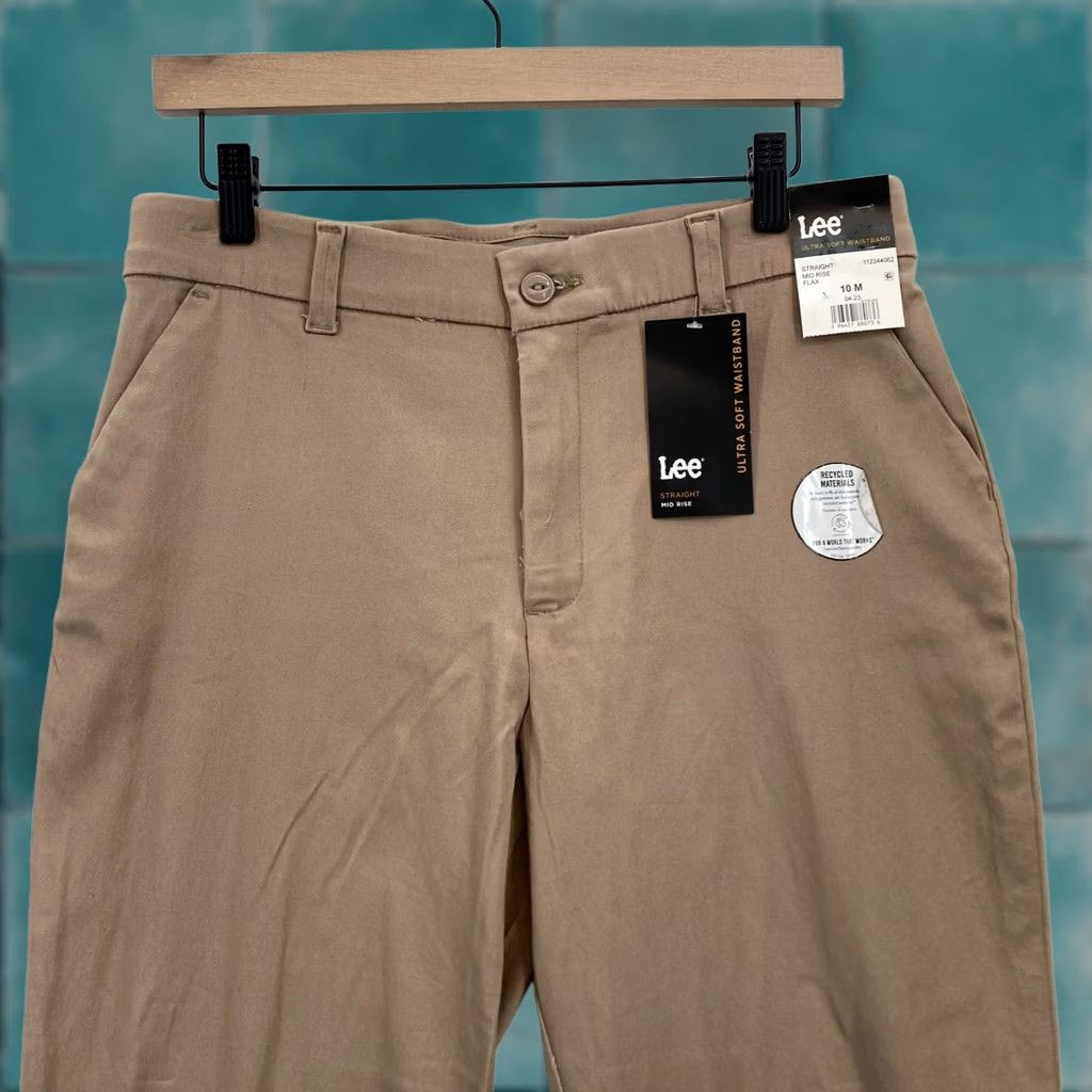 Lee Lee Chino Pants Women's 10 Straight Leg Brown Stretch Mid Rise Comfort Waistband Size 32" / US 10 / IT 46 - 1 Thumbnail