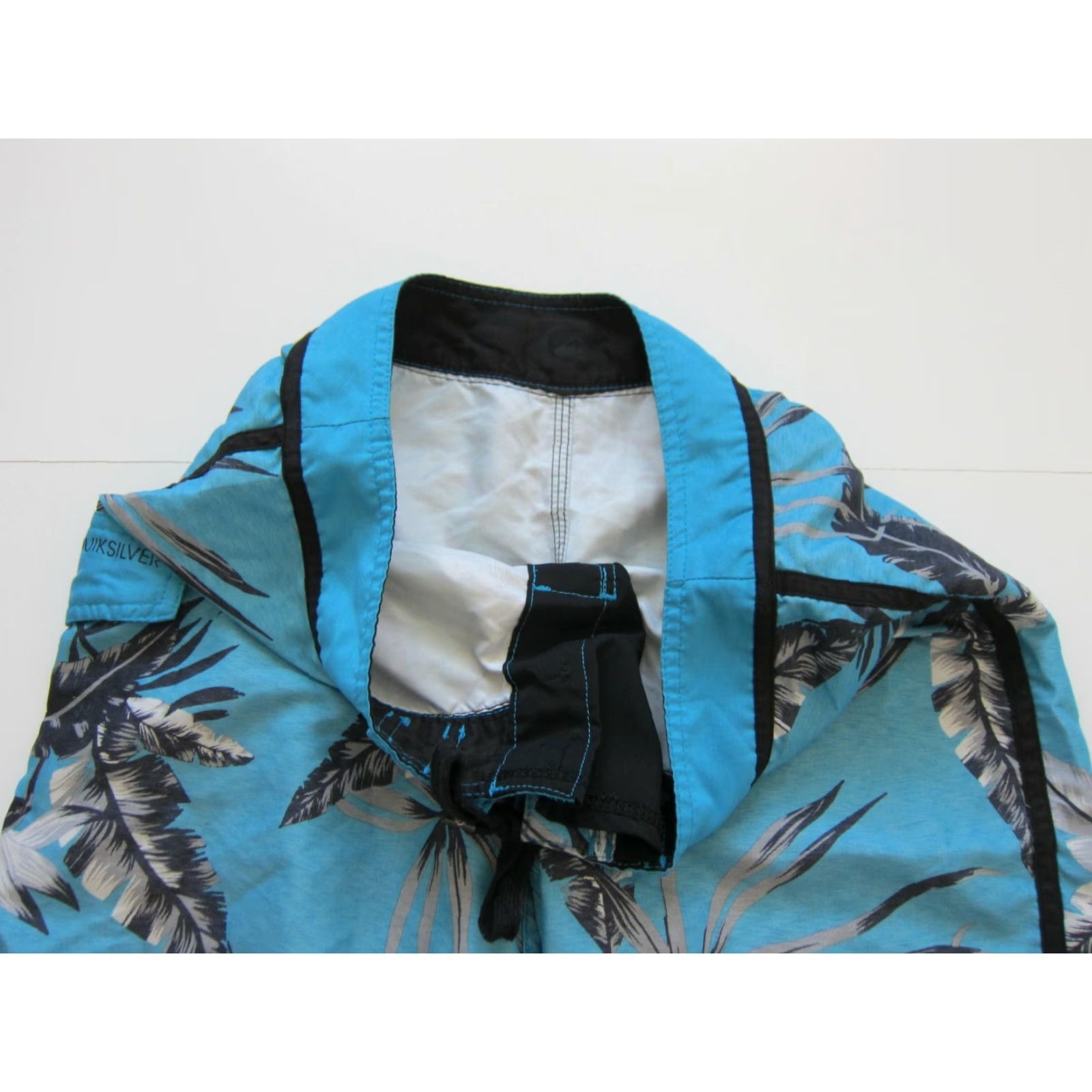 Quiksilver Quiksilver Board Shorts Men Size 30 Blue Black Leaf Floral Beach Surf 100% polyester Short for Surfing Size US 30 / EU 46 - 4 Thumbnail