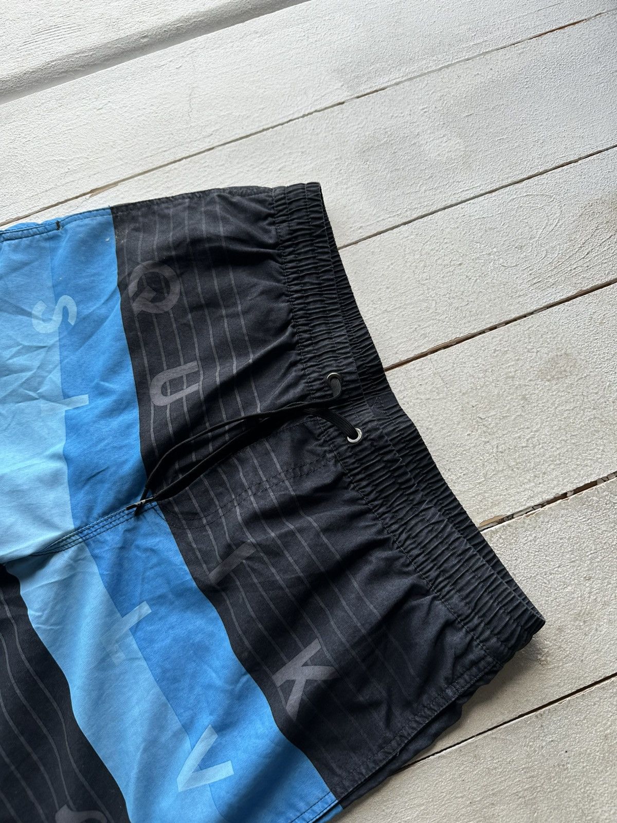Quiksilver 🚨Vintage Quiksilver Shorts Big Logo Y2K Style 90s Surfing Size US 29 - 2 Thumbnail