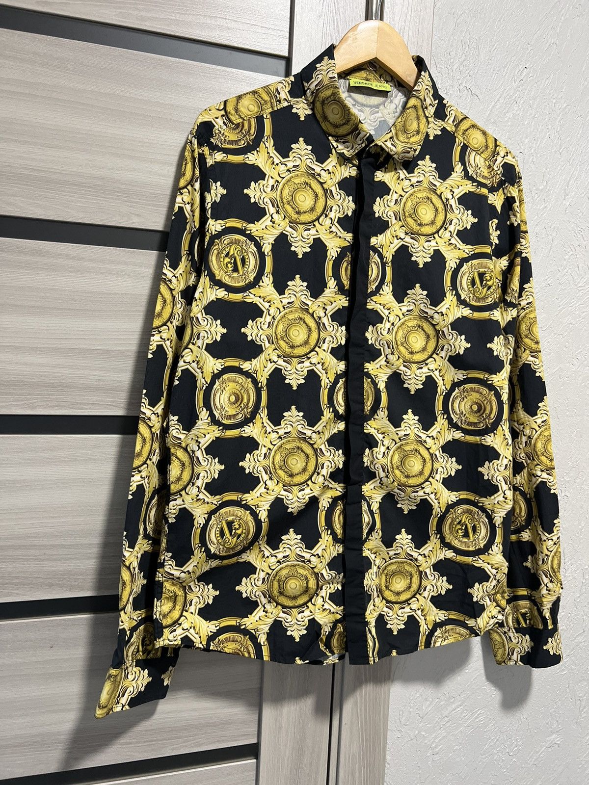 Versace Versace Baroque Print Shirt Gold Made in Italy Size US L / EU 52-54 / 3 - 4 Thumbnail