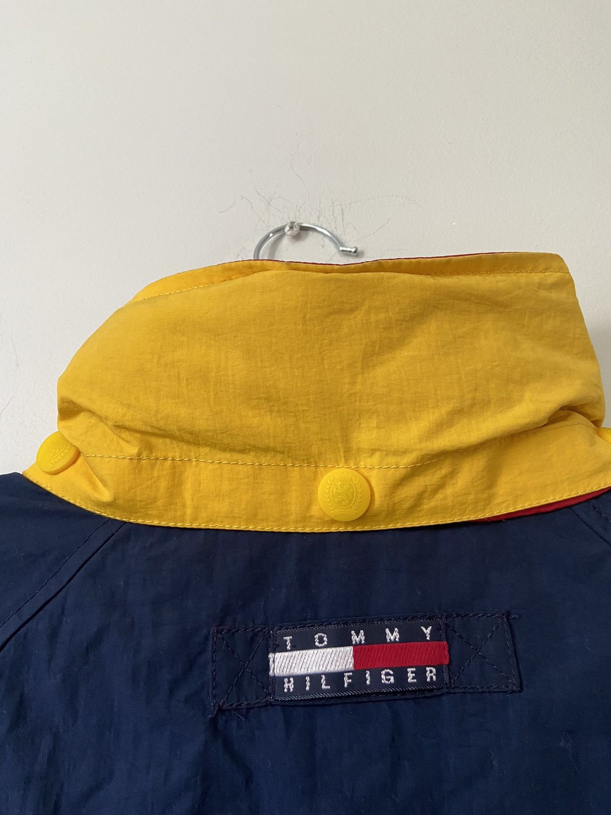 Tommy Hilfiger 1990s Tommy Hilfiger Sailing Spellout Windbreaker Jacket Size US L / EU 52-54 / 3 - 10 Thumbnail