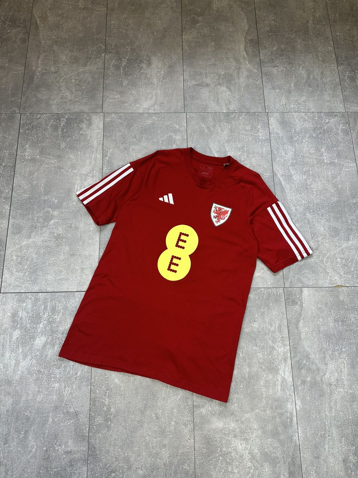 Vintage Men’s Adidas Wales home soccer Jersey Size US S / EU 44-46 / 1 - 8 Thumbnail