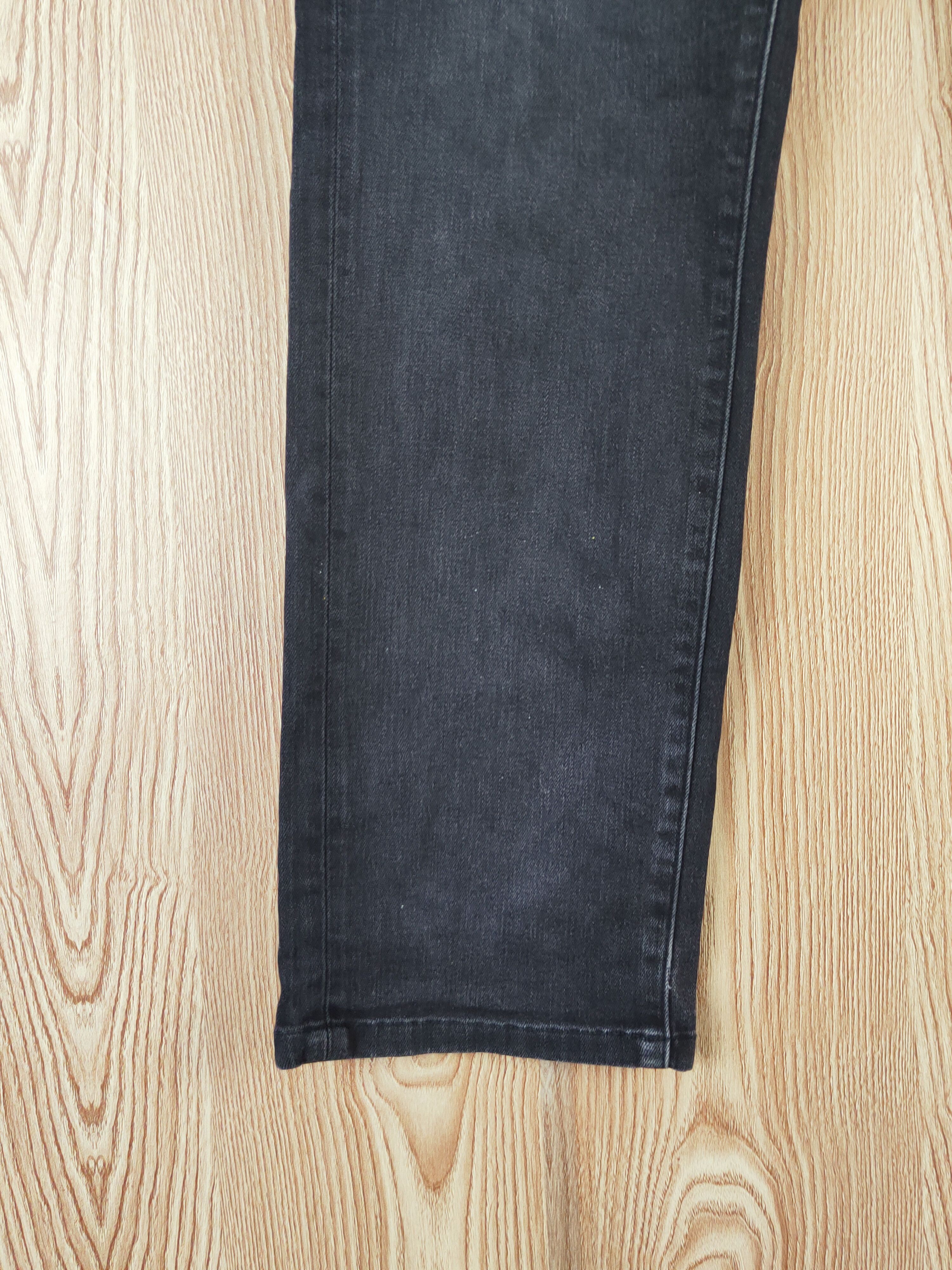 Japanese Brand Uniqlo Black Distressed Ripped Jeans #W073 Size US 31 - 4 Thumbnail