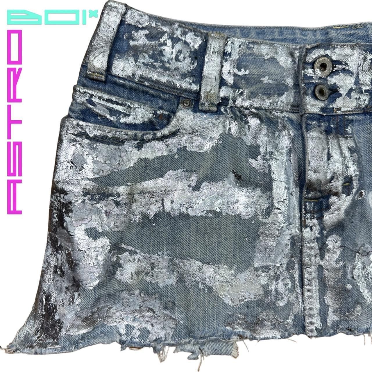 American Eagle Outfitters ASTROBOI* BLUE DENIM MINI SKIRT WITH SILVER PAINT_ SIZE 4 Size 27" / US 4 / IT 40 - 3 Thumbnail