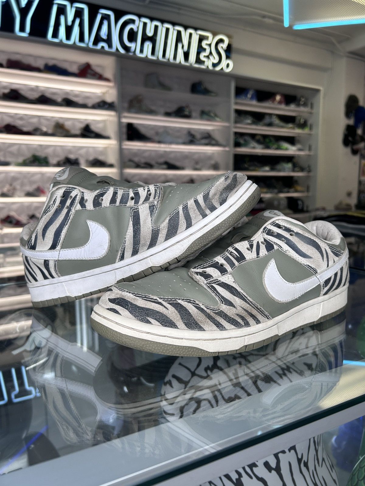 dunk low daktari