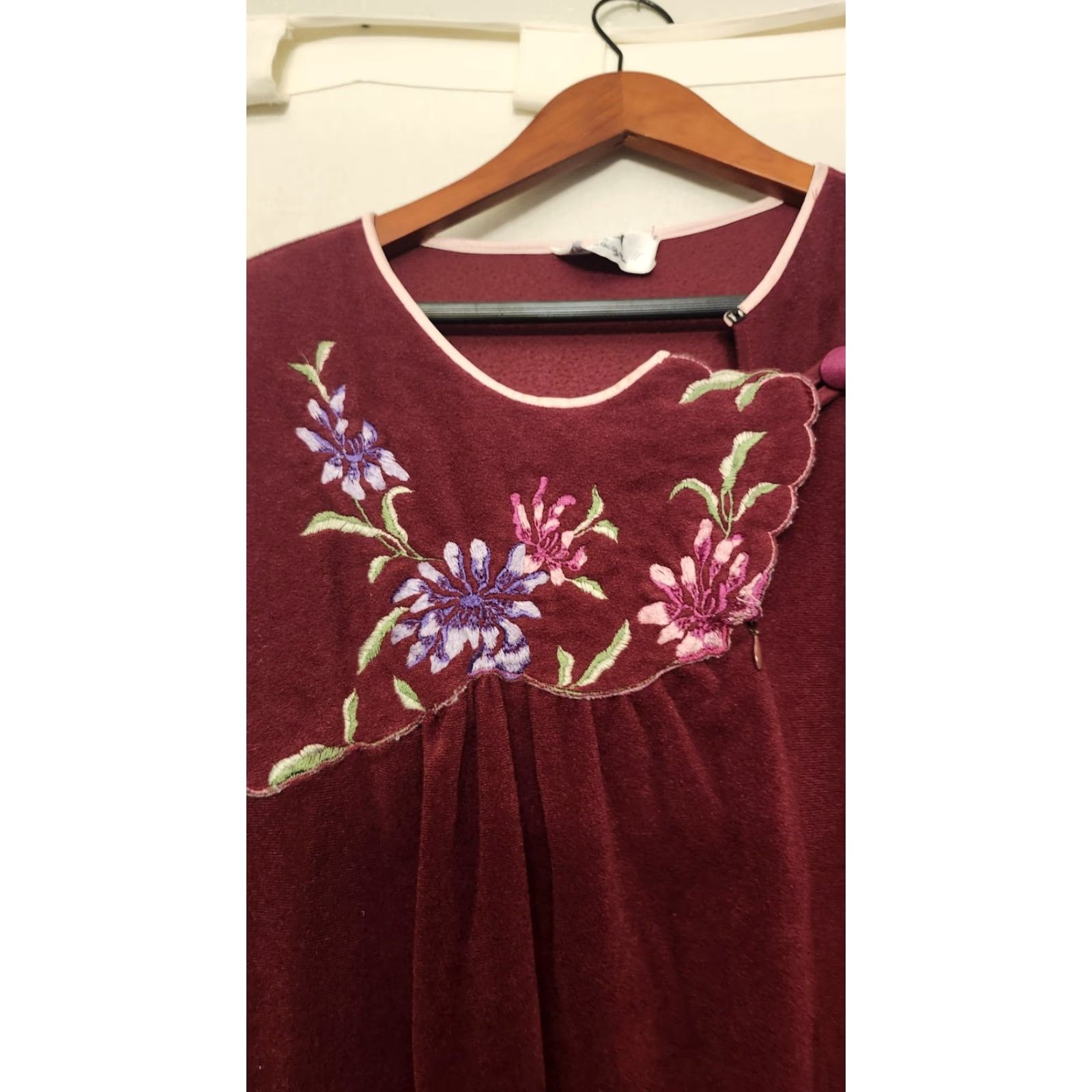 Vintage VINTAGE Vanity Fair Nightgown Womens Medium Burgundy Velour Embroidered 80s Size ONE SIZE - 2 Thumbnail