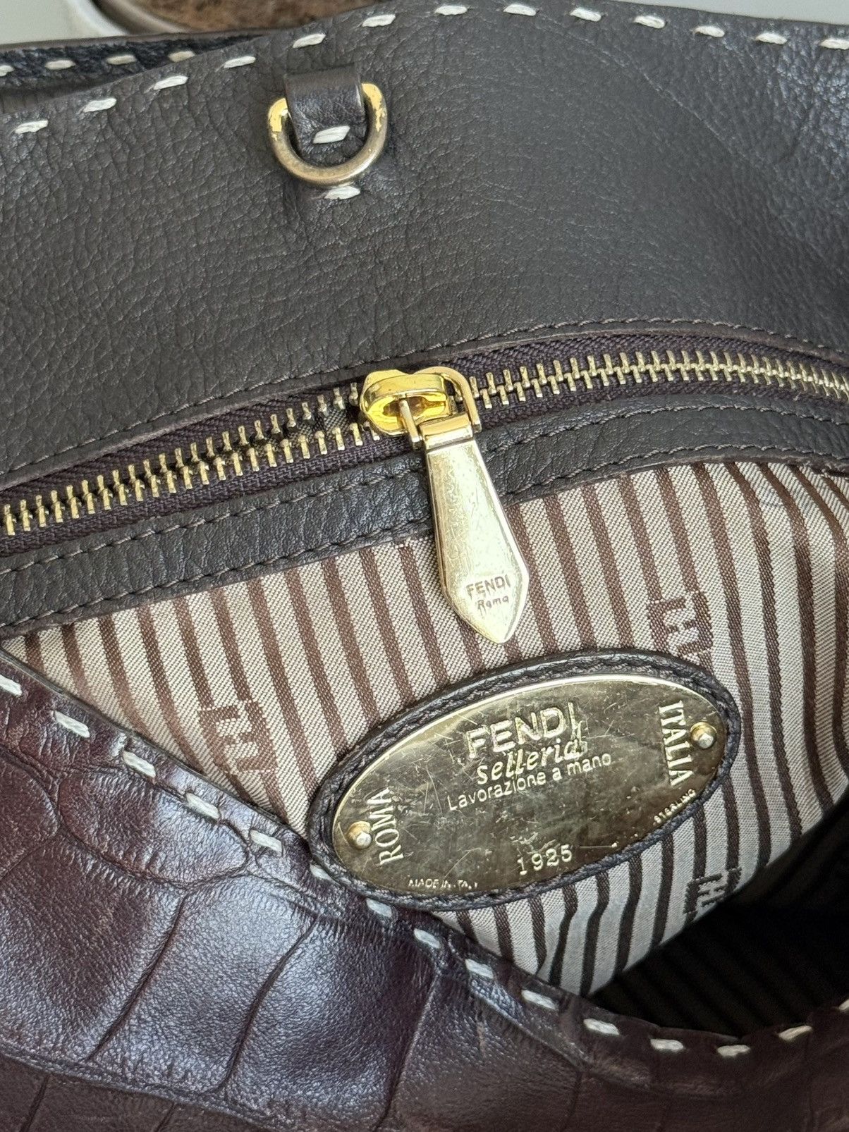 Fendi Fendi Roma Croc Style Leather Hobo Bag Deep Burgundy Black Size ONE SIZE - 17 Thumbnail