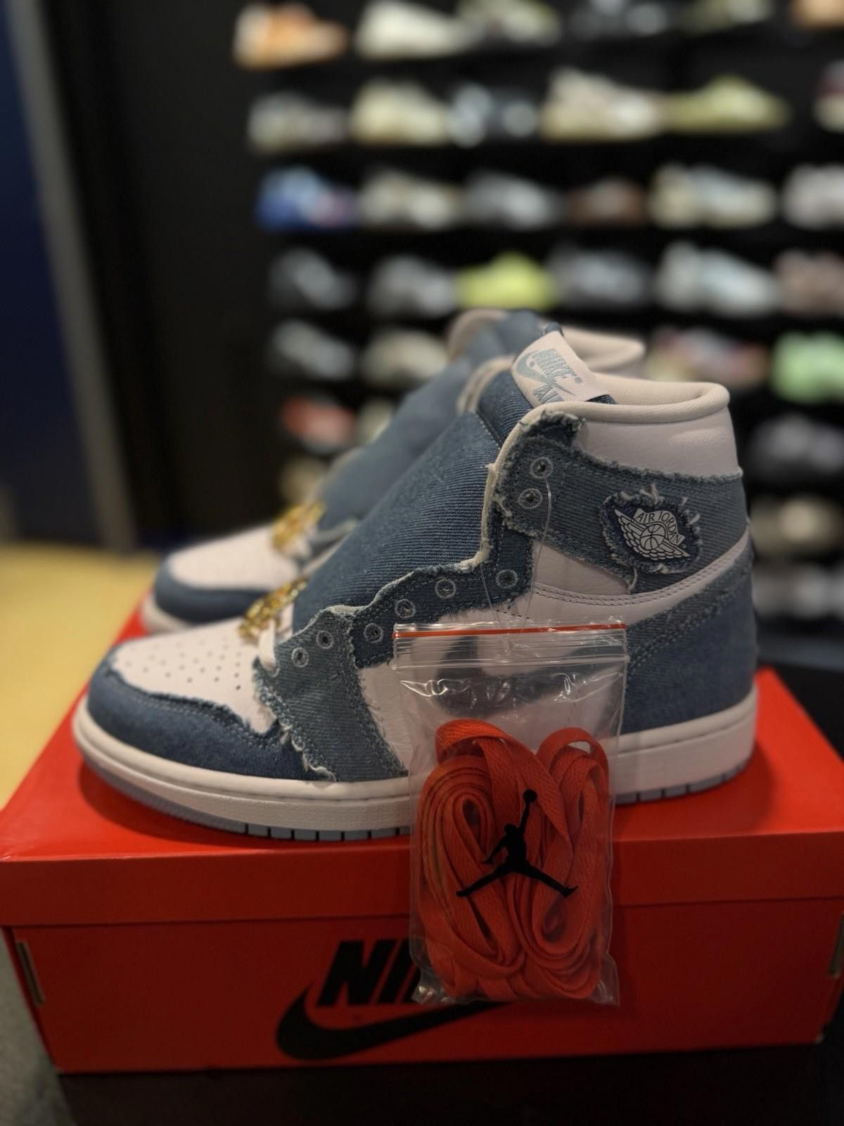 Nike Nike Air Jordan 1 Mid SE Denim Blue White Women’s 8.5 Men 7 Size US 8.5 / IT 38.5 - 4 Thumbnail