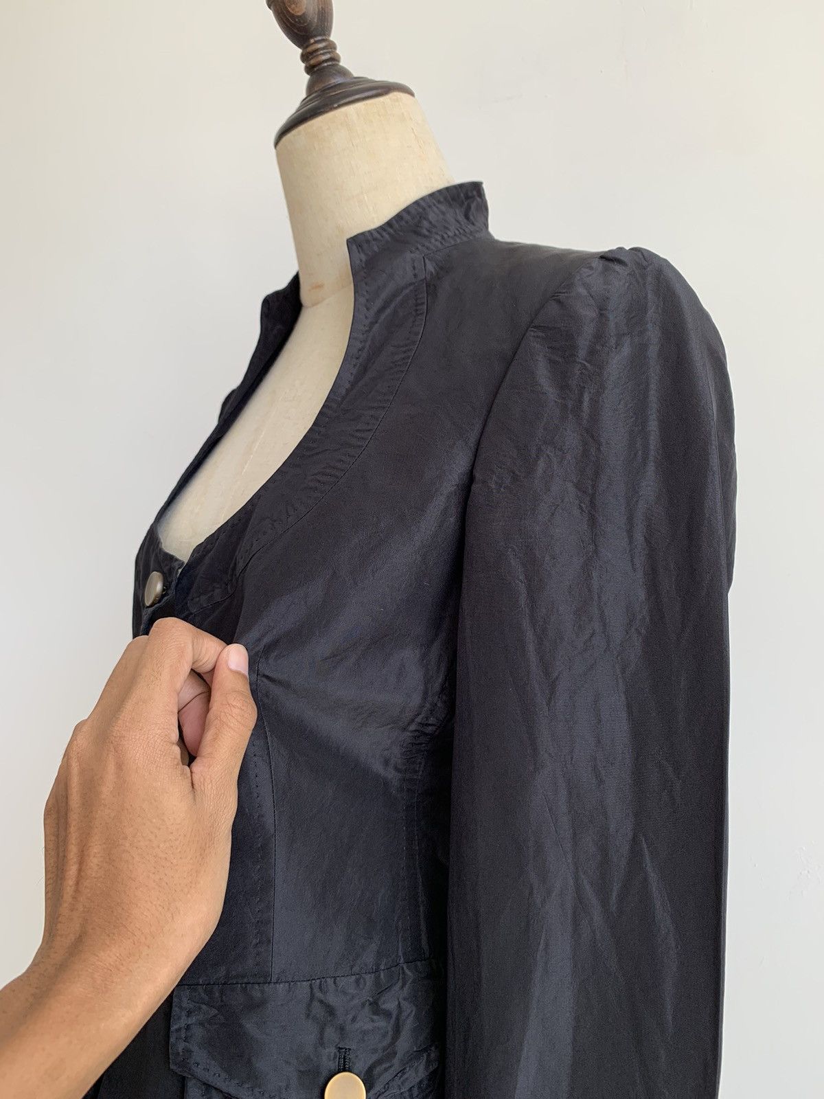 Gucci 2004 Gucci Black Silk Scoop Neck Blazer Jacket Size S / US 4 / IT 40 - 4 Thumbnail