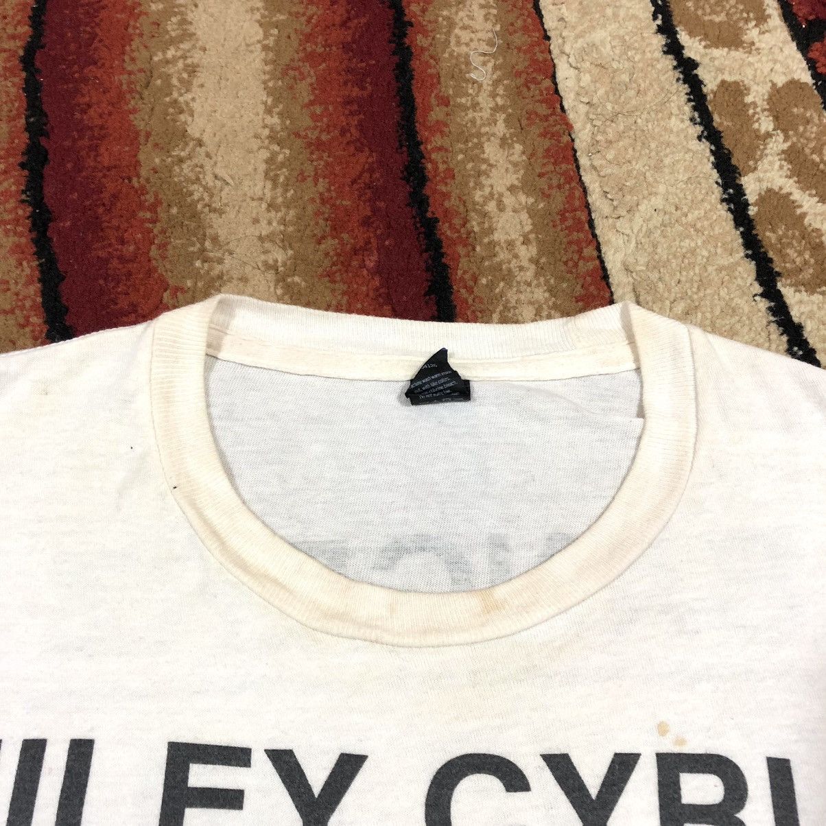 Band Tees Vintage 2014 Miley Cyrus Bangerz Tour T Shirt Size US L / EU 52-54 / 3 - 4 Thumbnail