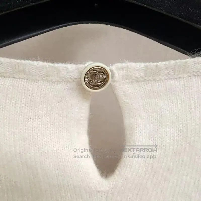 Chanel Chanel White Cashmere Short Sleeve Sweater . Size XS / US 0-2 / IT 36-38 - 5 Thumbnail