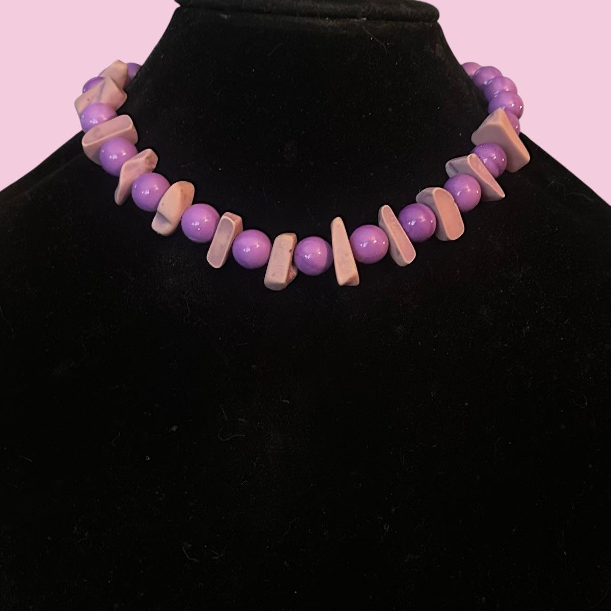Vintage Vintage purple bead and cream chips necklace Size ONE SIZE - 1 Thumbnail