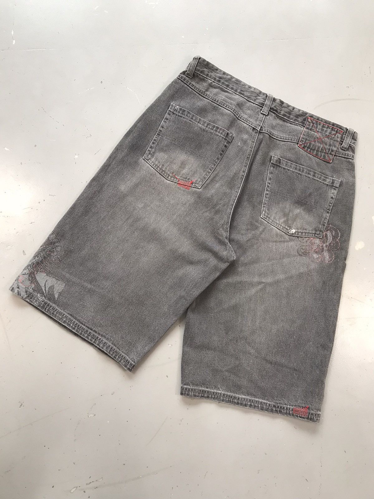 Designer × Vintage Vintage shock resistant embroidered jort Size US 35 - 10 Thumbnail