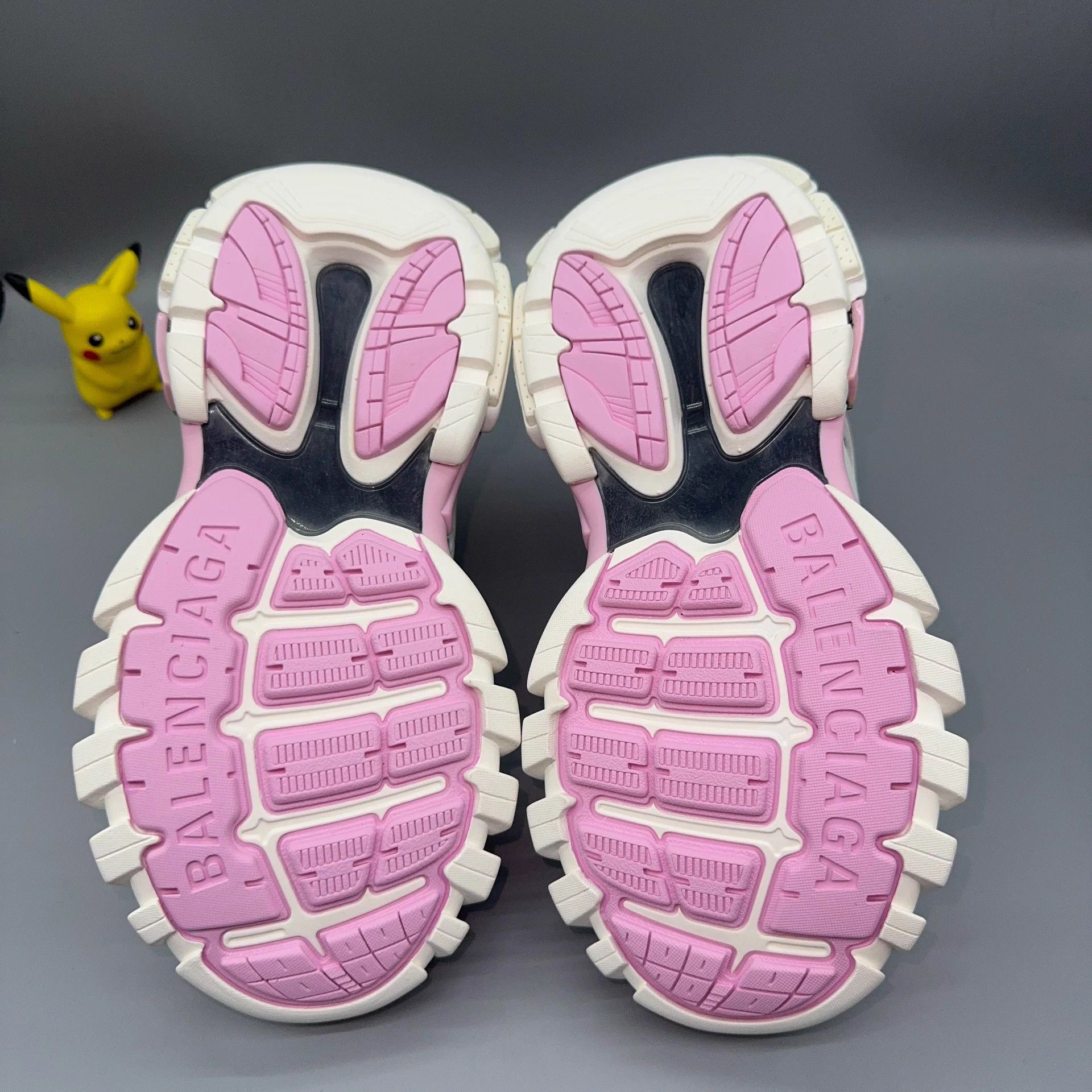 Balenciaga Balenciaga Track Gray Pink White Sneakers Size US 5 / IT 35 - 4 Thumbnail