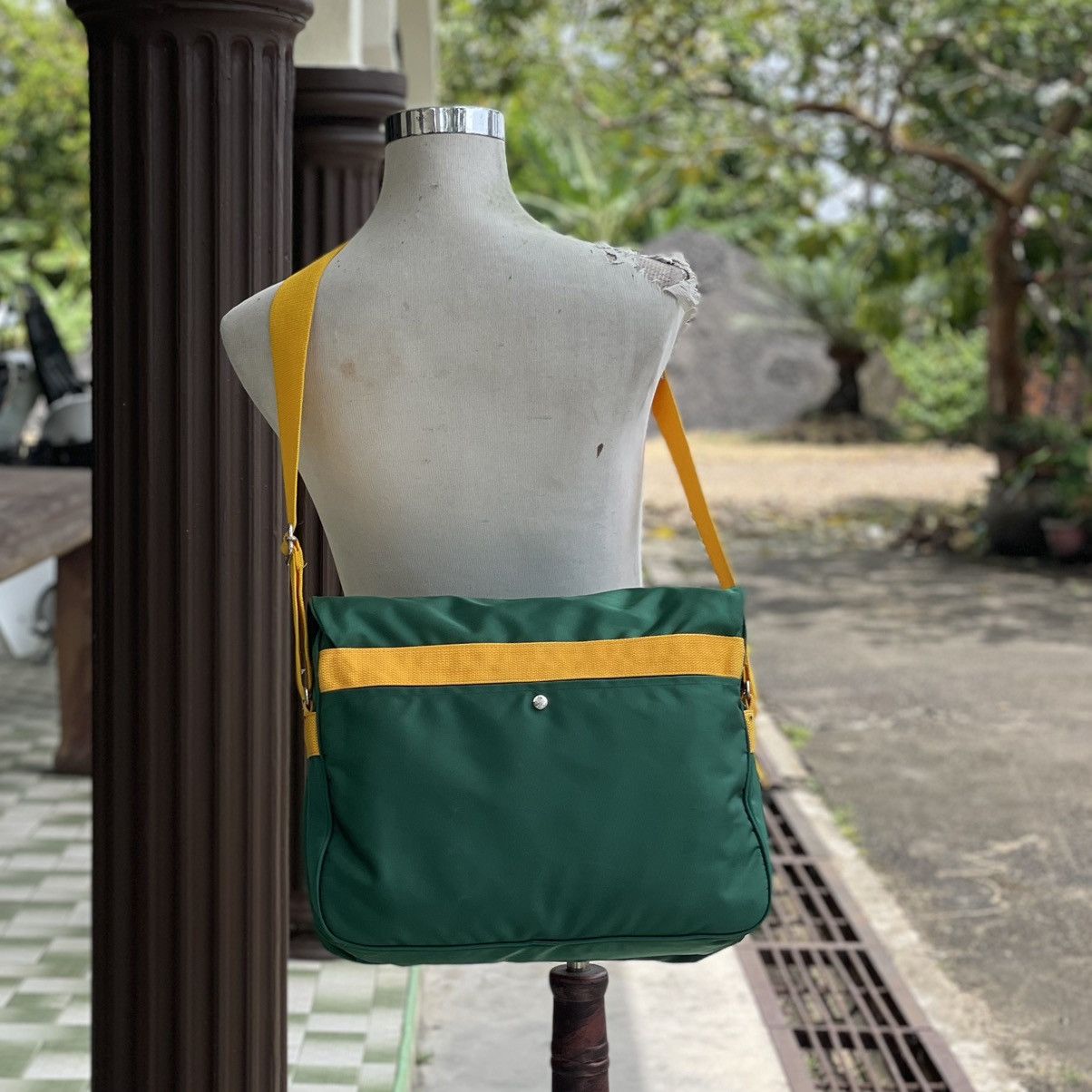 Designer × MLB 90's Oakland Athletics by Yubisha Sangyo Messenger/Gym Bag Size ONE SIZE - 3 Thumbnail