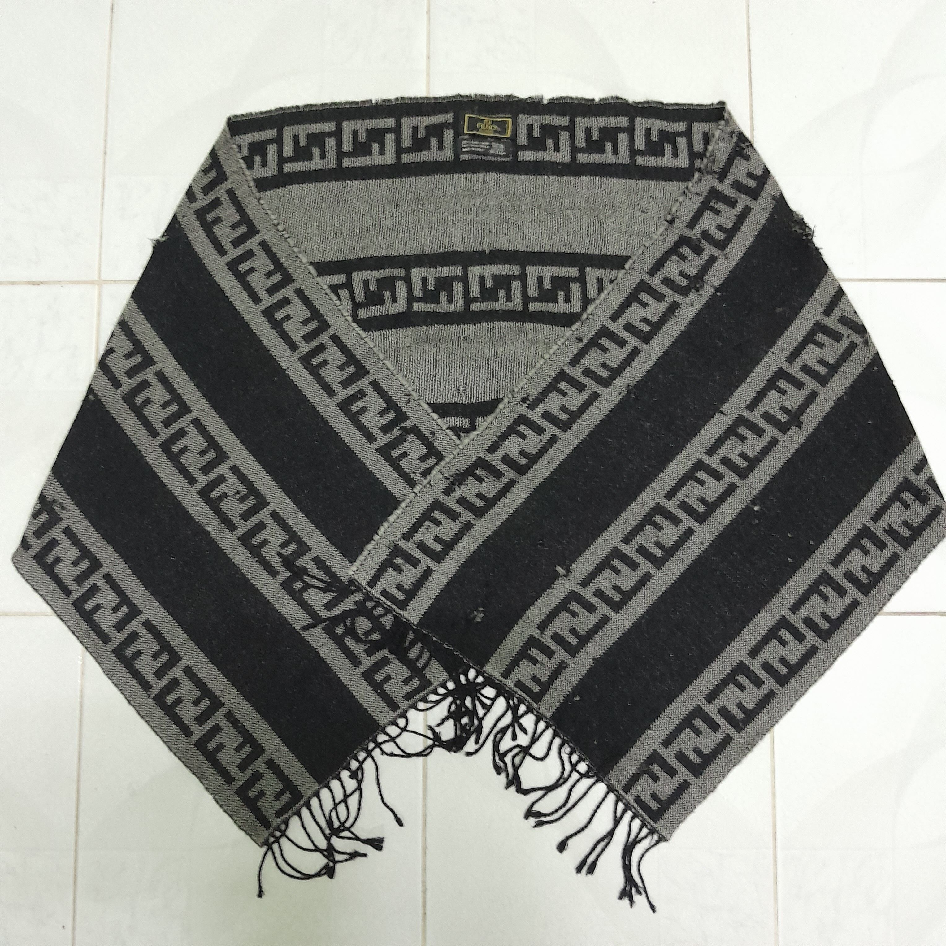 Fendi 💥FINAL DROP💥DISTRESSED VERY WORN FENDI UNISEX WOOL SCARVES Size ONE SIZE - 1 Thumbnail