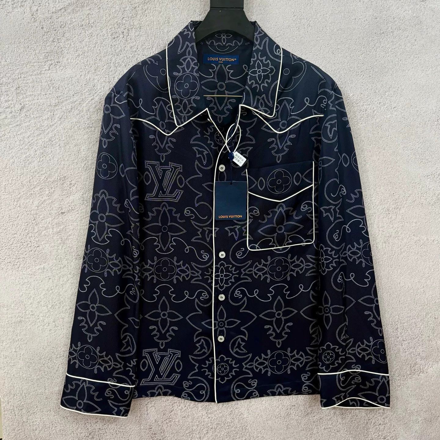 Louis Vuitton Louis Vuitton Monogram Embroidered Shirt Size L Size US L / EU 52-54 / 3 - 1 Thumbnail