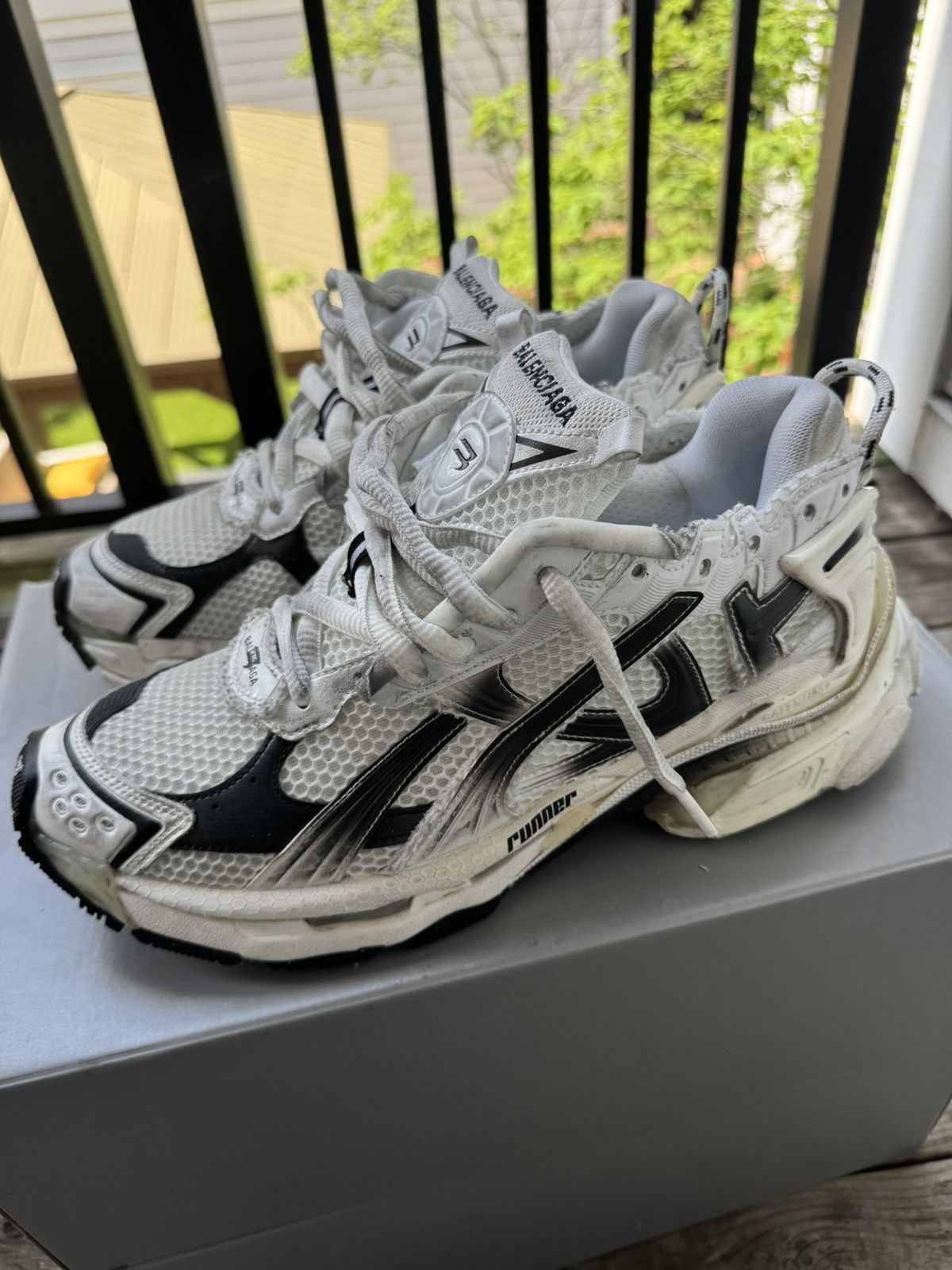 Balenciaga Runner Size 43 White/Black